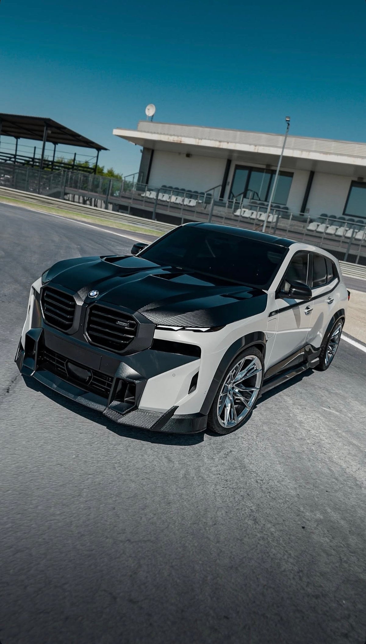 BMW XM G09 mit Dry Carbon Bodykit – Carbon Parts Germany