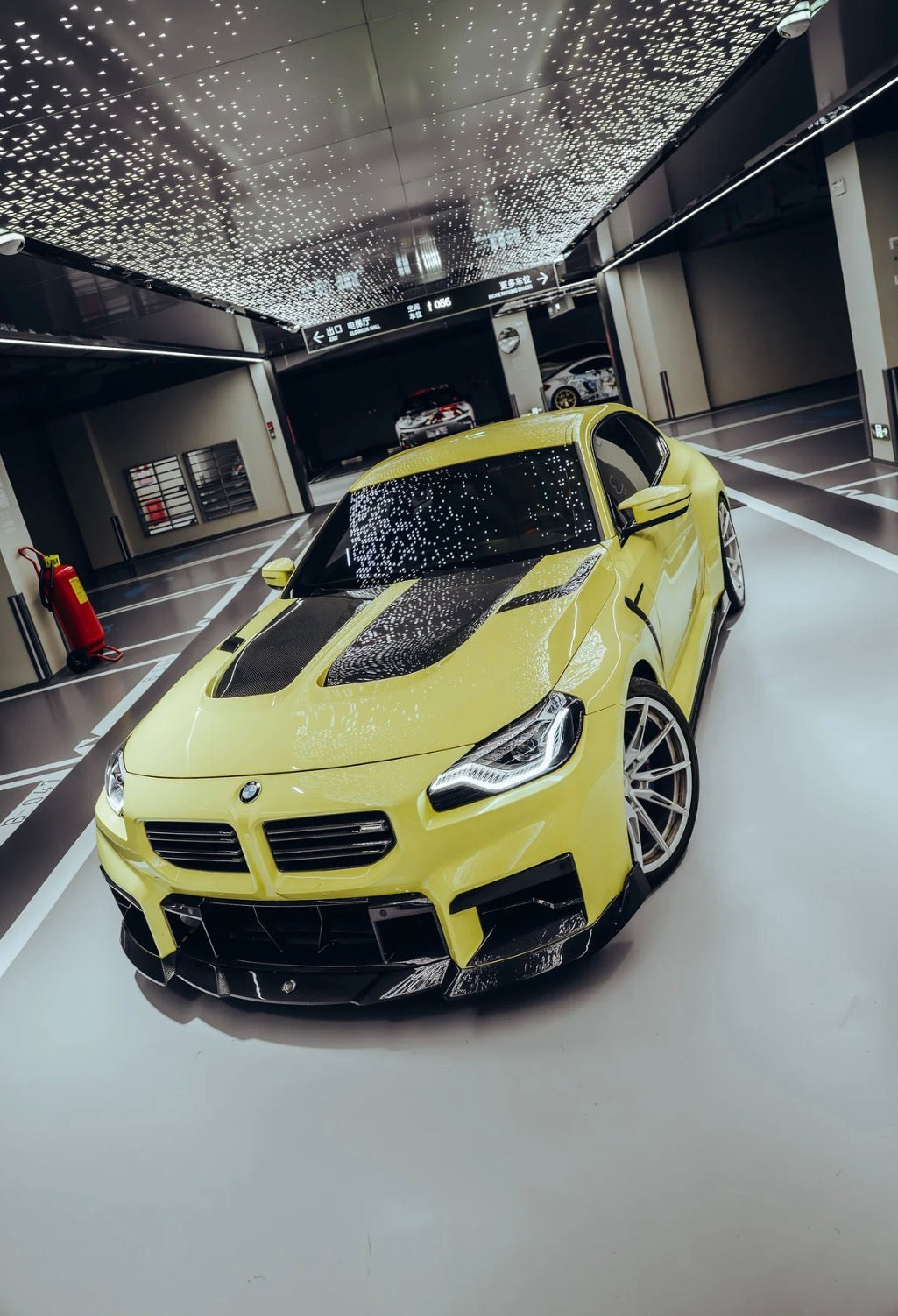     BMW M2 G87 mit CPG+ RV V1 Carbon Frontlippe in Seitenansicht