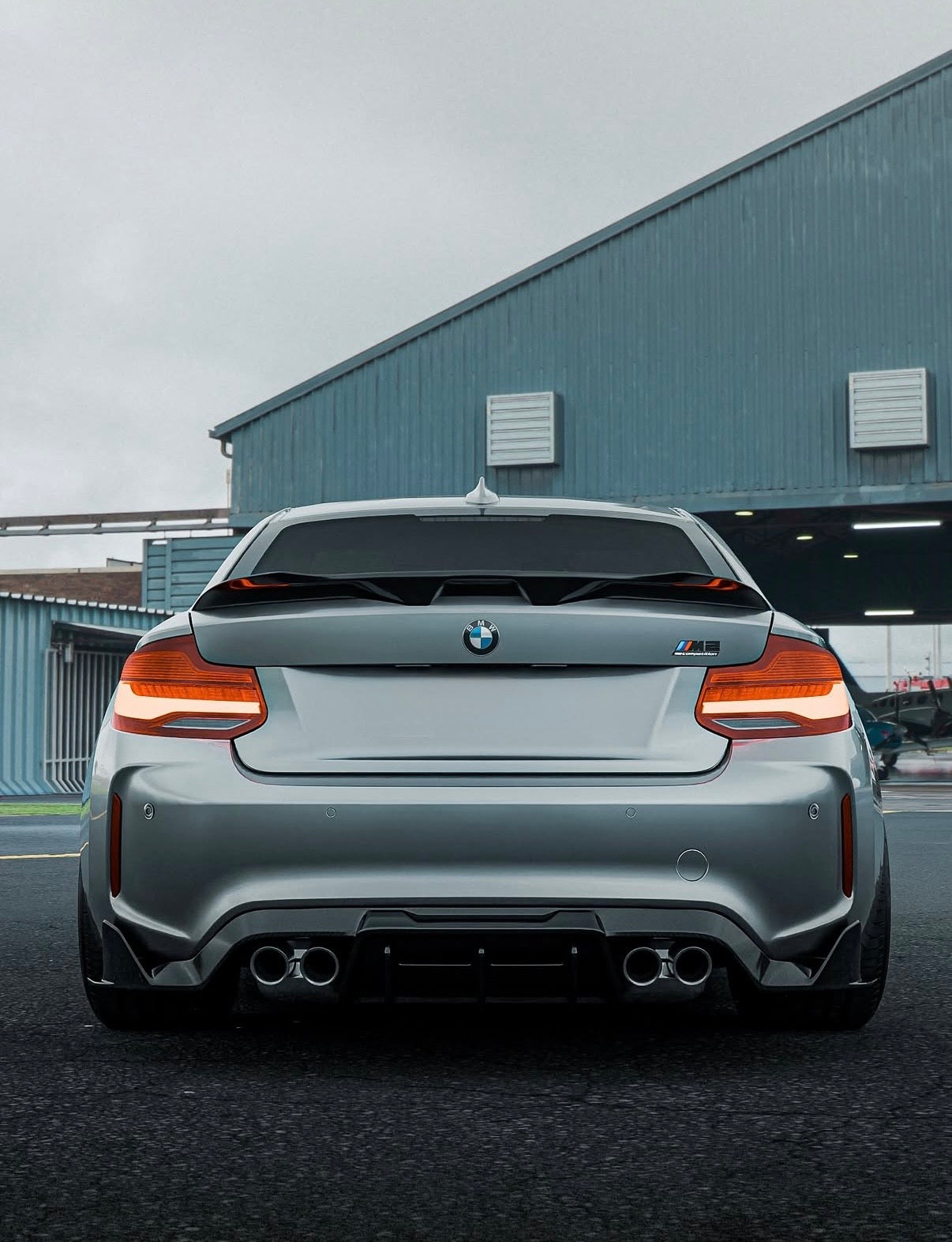 BMW M2 F87 mit passgenauen Carbon Anbauteilen und sportlichem Aerodynamik Design
