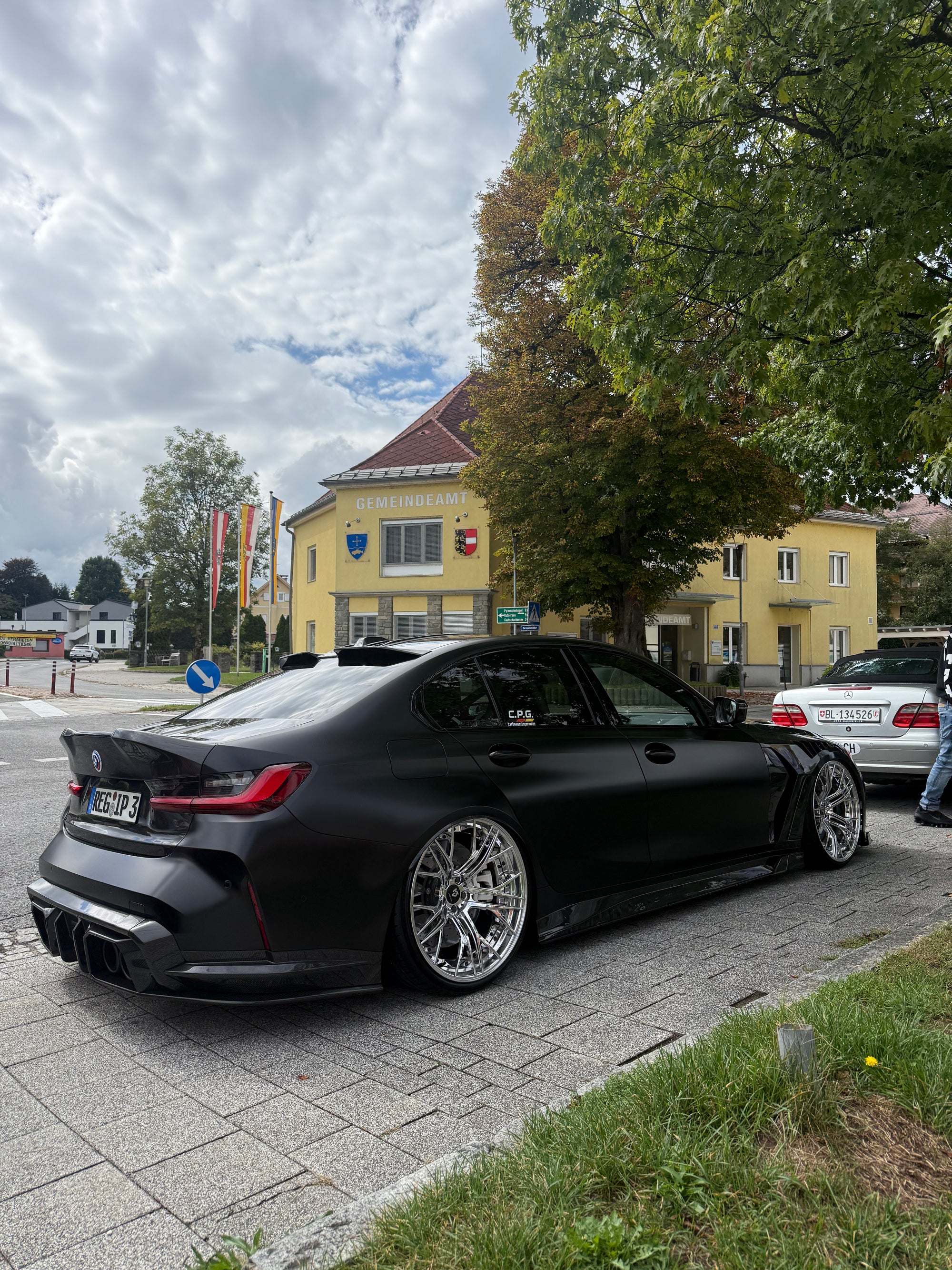 BMW M3 G80 mit Dry Carbon Kofferraumdeckel Seitenansicht
