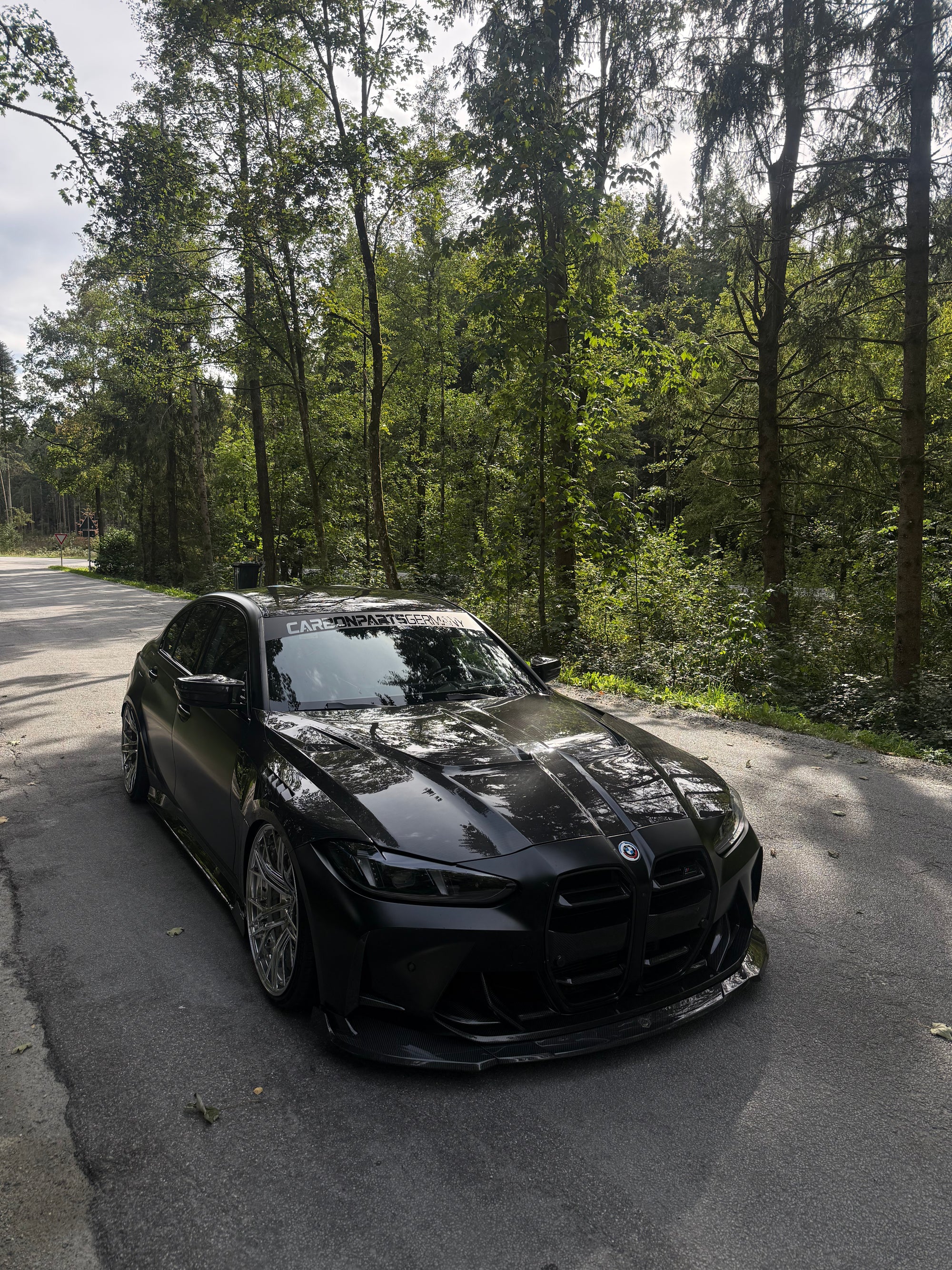 BMW M3 G80 mit RV V1 Dry Carbon Kühlergrill Frontansicht