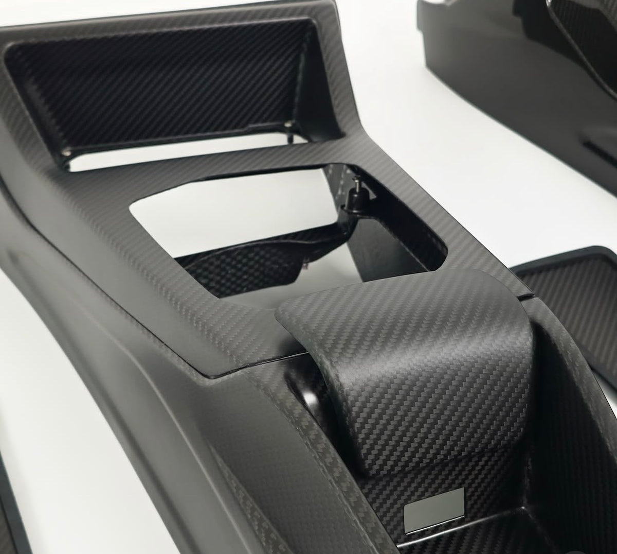 CPG+ Dry-Carbon CS Mittelkonsole für BMW G87 G80 G81 G82 G83