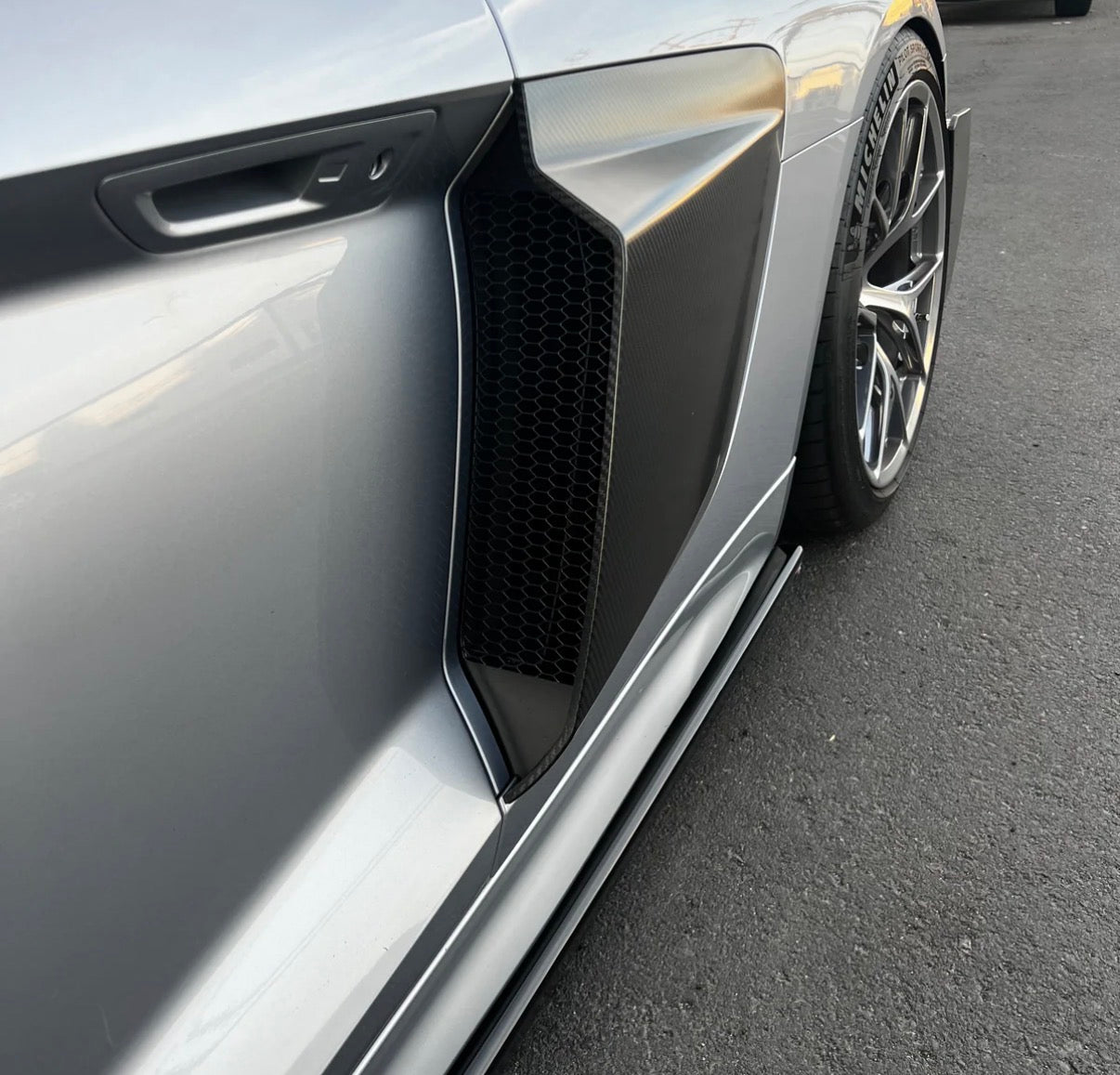 Audi R8 4s Side Vents / Seitenschweller-Lüftungsschlitze CPG Carbon
