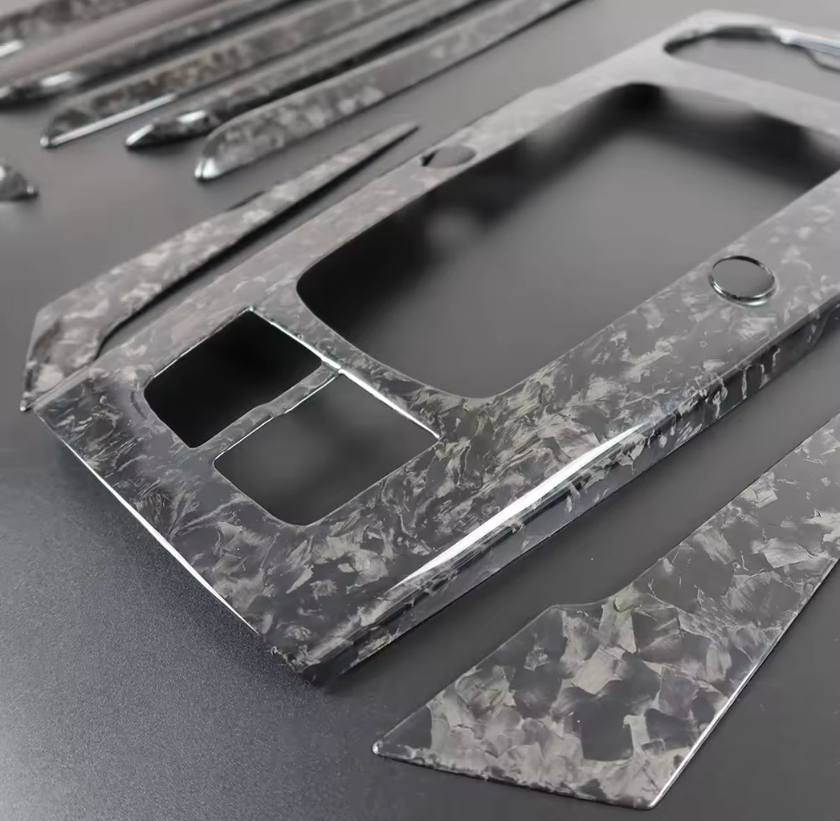Audi A3/S3/RS3 8V Forgedcarbon Mittelkonsole mit Zierleisten