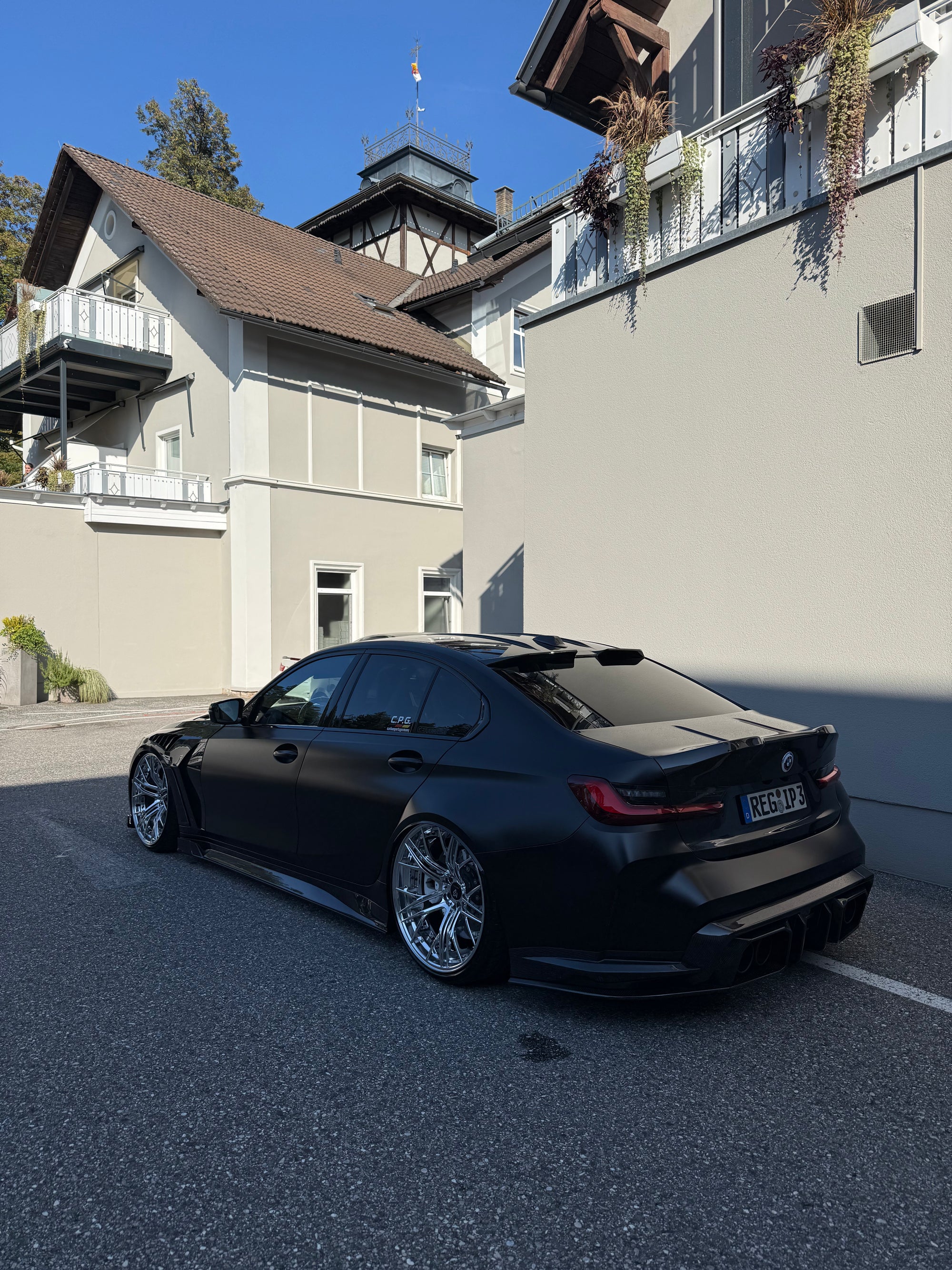BMW M3 G80 mit RV Carbon Kotflügel Seitenansicht