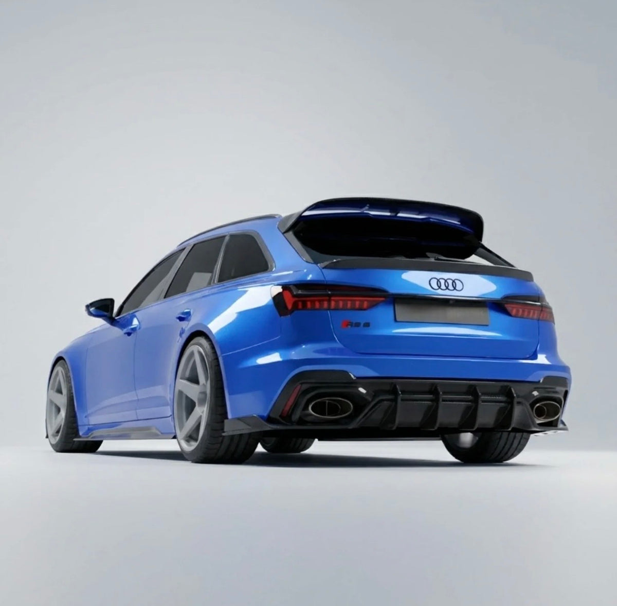 Seitliche Heckansicht des Audi RS6 Avant C8 mit CPG + V4 Dry-Carbon Dachspoiler im exklusiven Design.