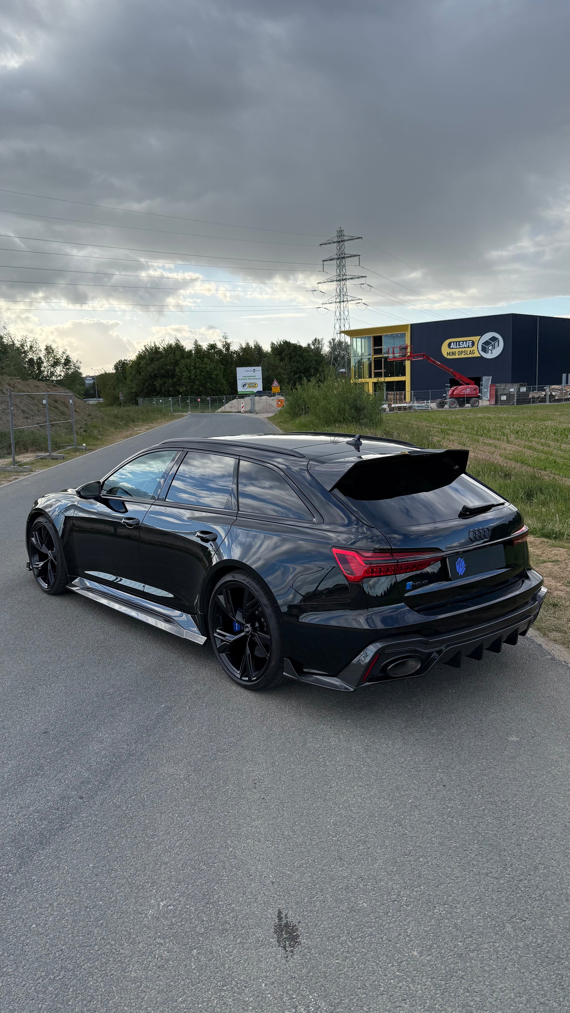 RV V2 Dachspoiler am Audi RS6 C8 aus schräger Heckperspektive