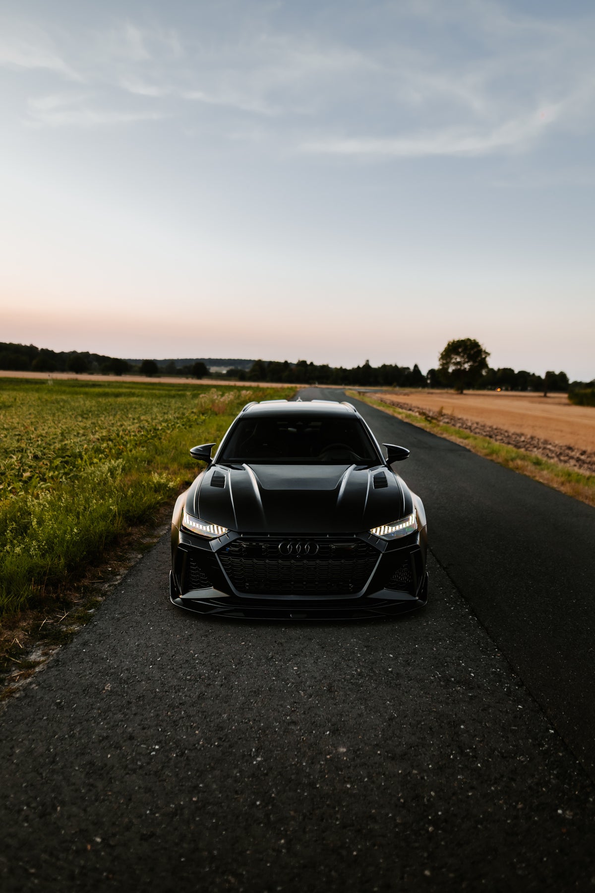 Audi RS6 C8 Avant mit CPG + V1 Carbon Frontsplitter in direkter Frontansicht