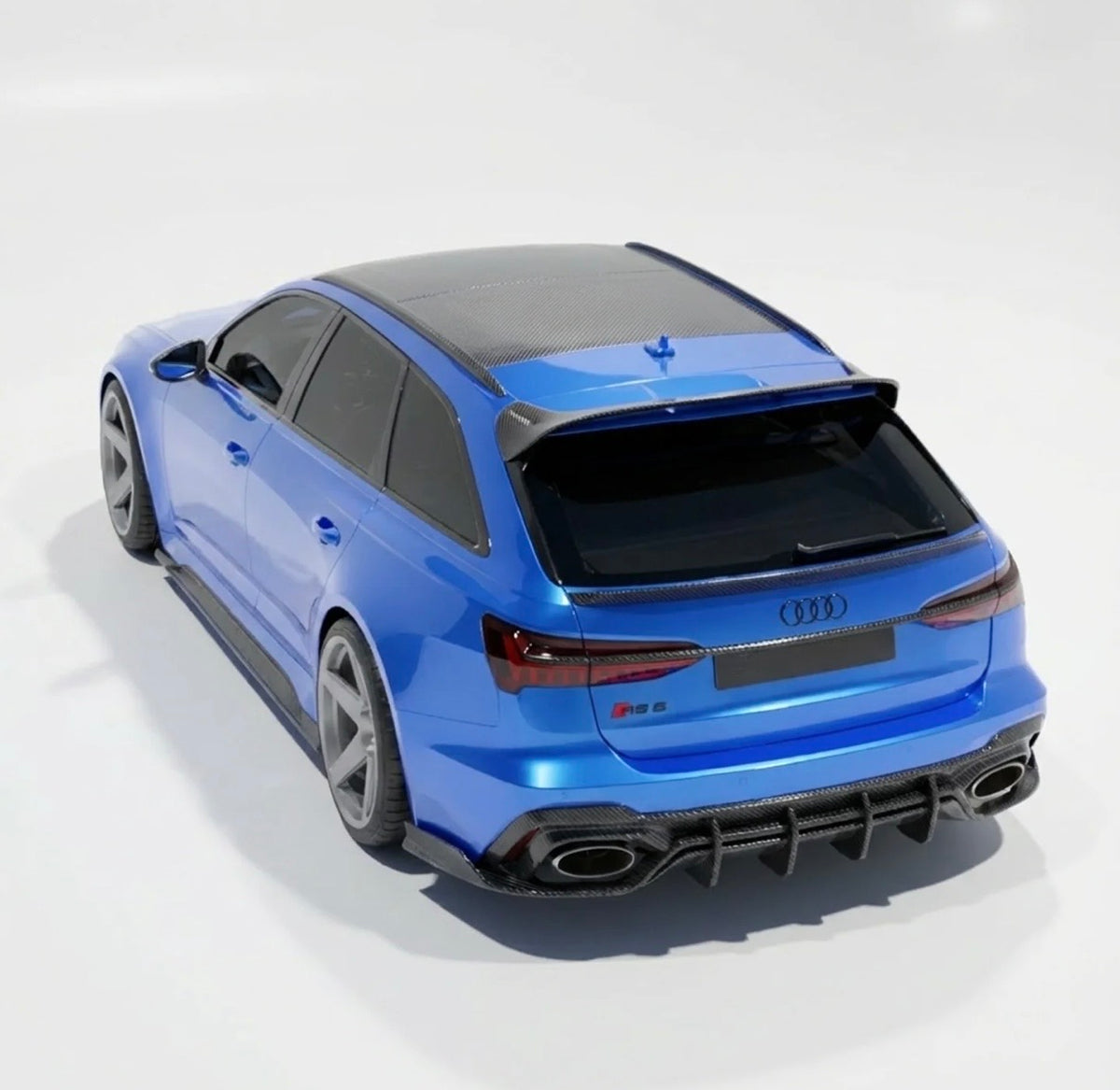 Audi RS6 Avant C8 in schräger Draufsicht mit CPG + V4 Carbon-Dachspoiler und sportlicher Heckgestaltung.
