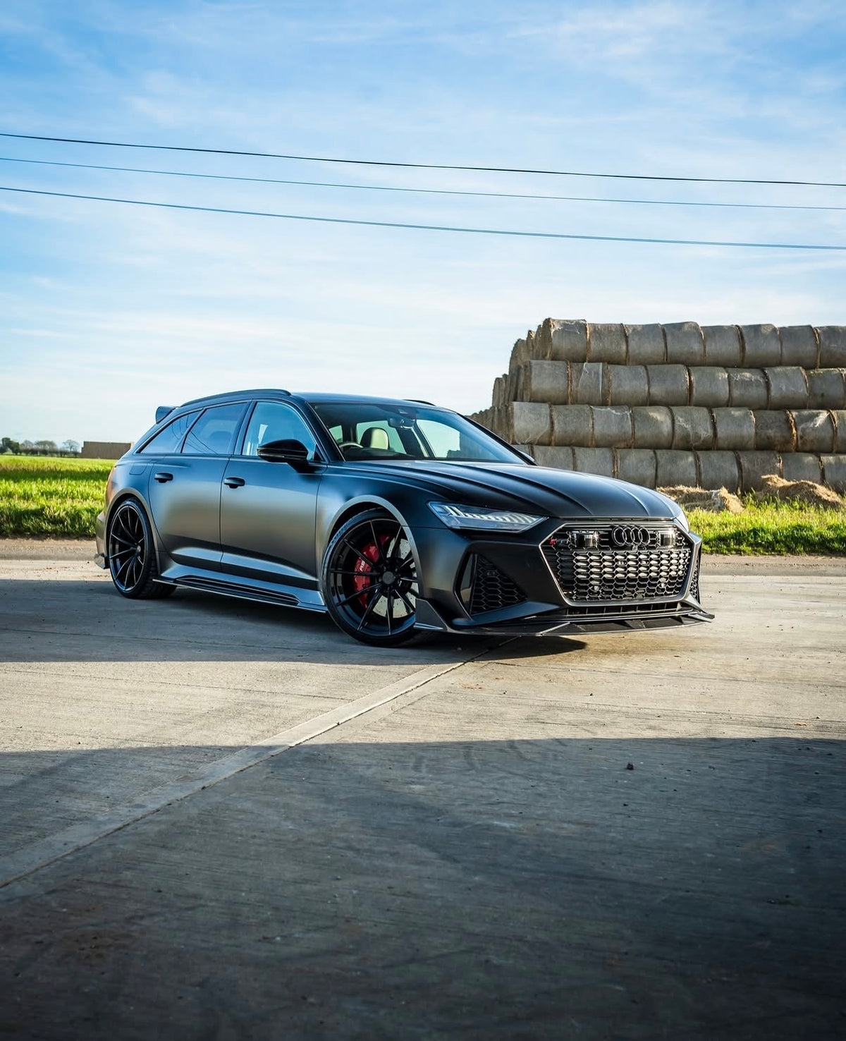 Audi RS6 C8 Avant mit sportlicher V1 Carbon Frontlippe im Außeneinsatz