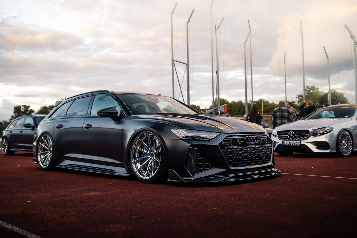 Audi RS Modelle mit sportlichen Carbon-Details an der Front