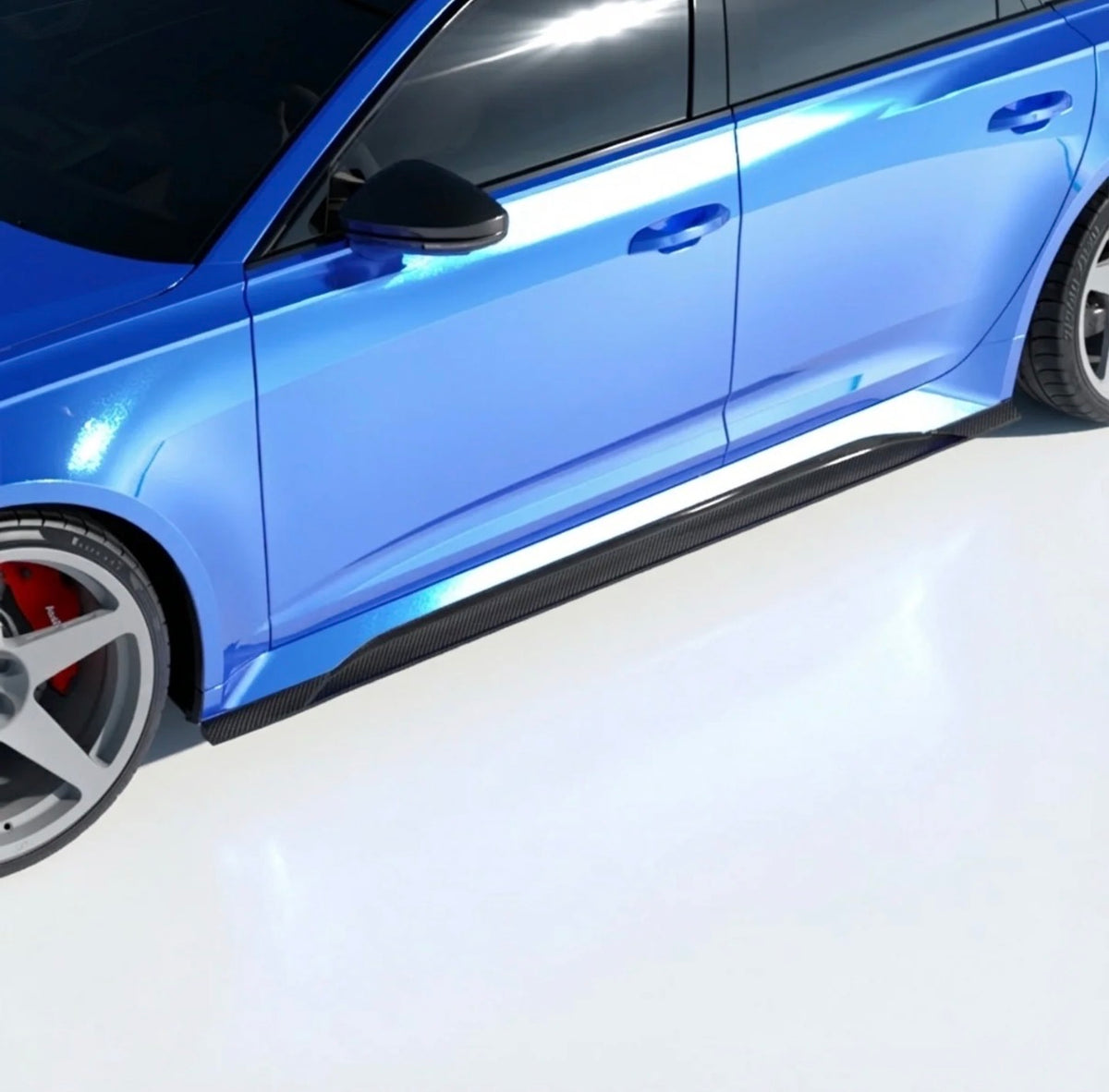 Audi RS6 C8 mit montierten V4 Dry-Carbon Seitenschwellern – sportliche Fahrzeugseite