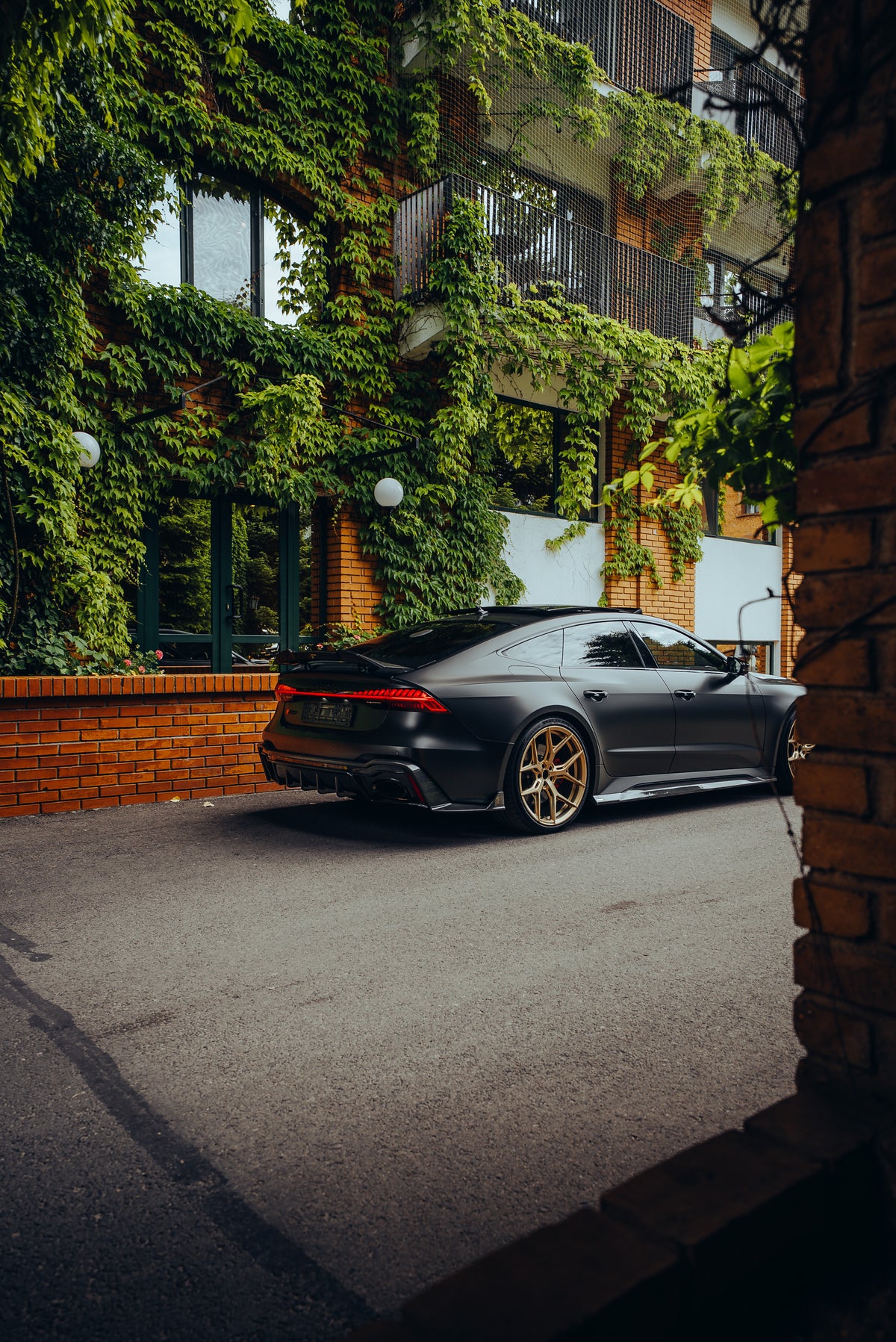 Audi RS7 C8 mit Dry-Carbon Heckdiffuser – seitliches Fahrzeugprofil