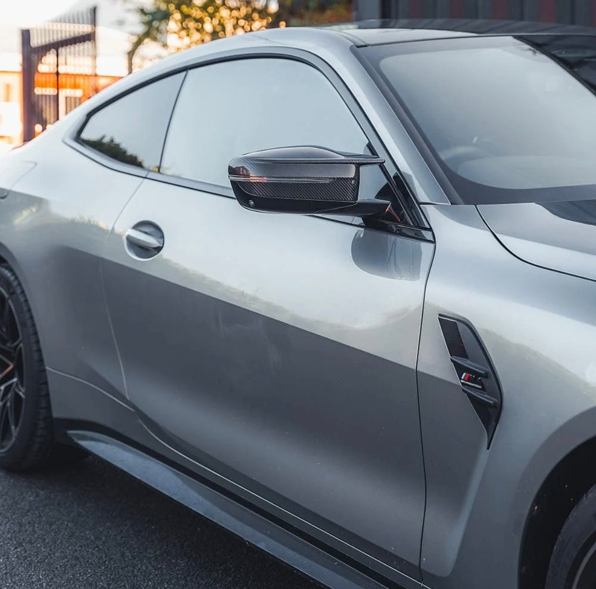 CPG+ V1 Dry-Carbon Spiegelkappen für BMW M Modelle – montierte Seitenansicht