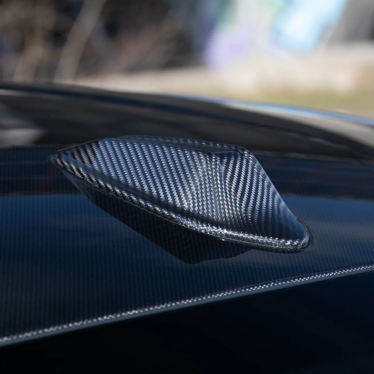 BMW Dachantenne V1 in Dry-Carbon Optik – montierte Shark Fin Carbon Antennenabdeckung von Carbon Parts Germany