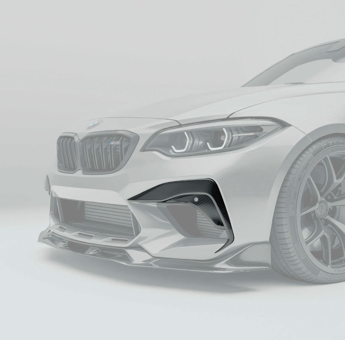 BMW M2 F87 Carbon Stoßstangen-Aufsätze am Fahrzeug verbaut