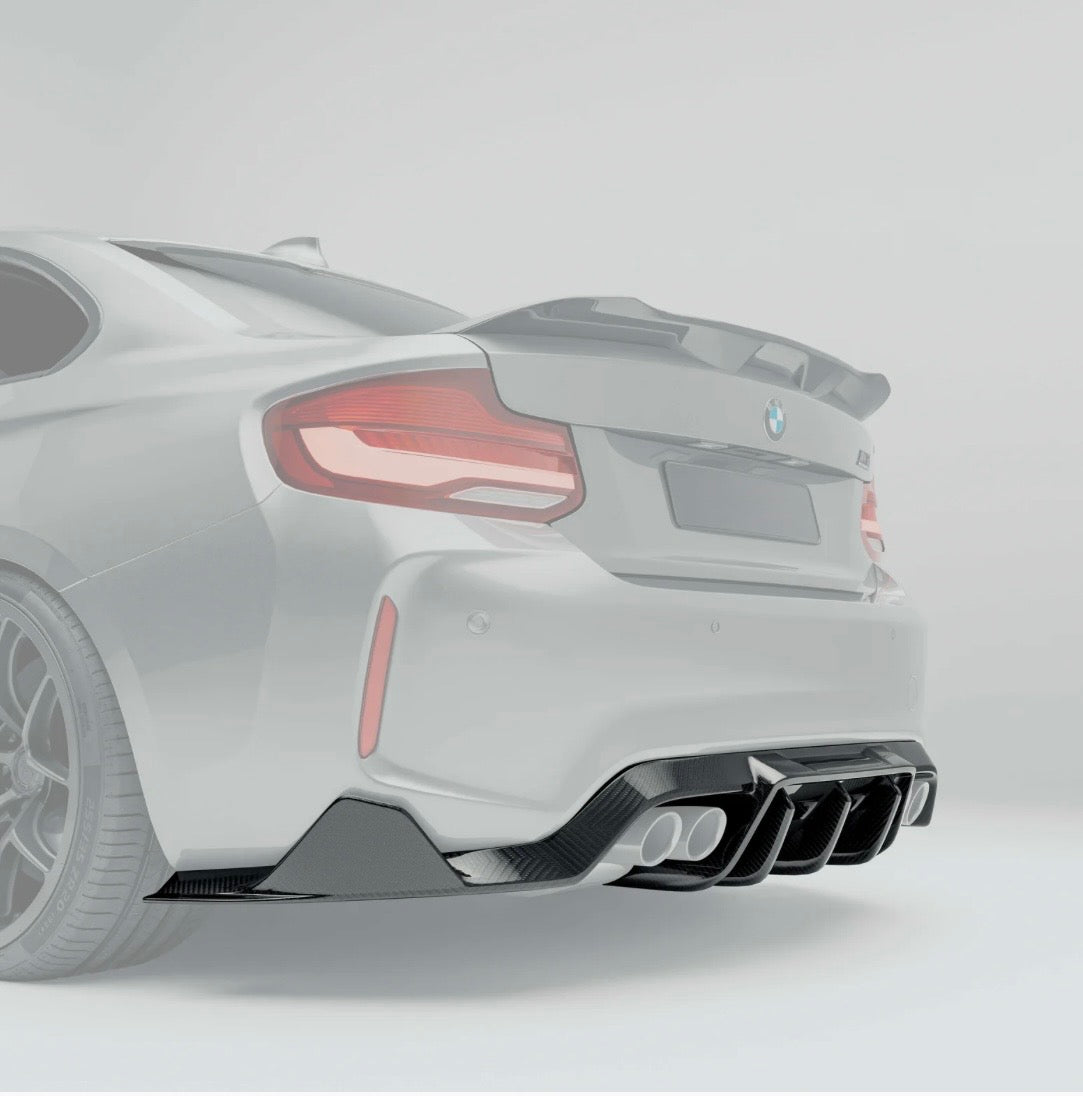 BMW M2 F87 Carbon Heckdiffusor am Fahrzeug verbaut