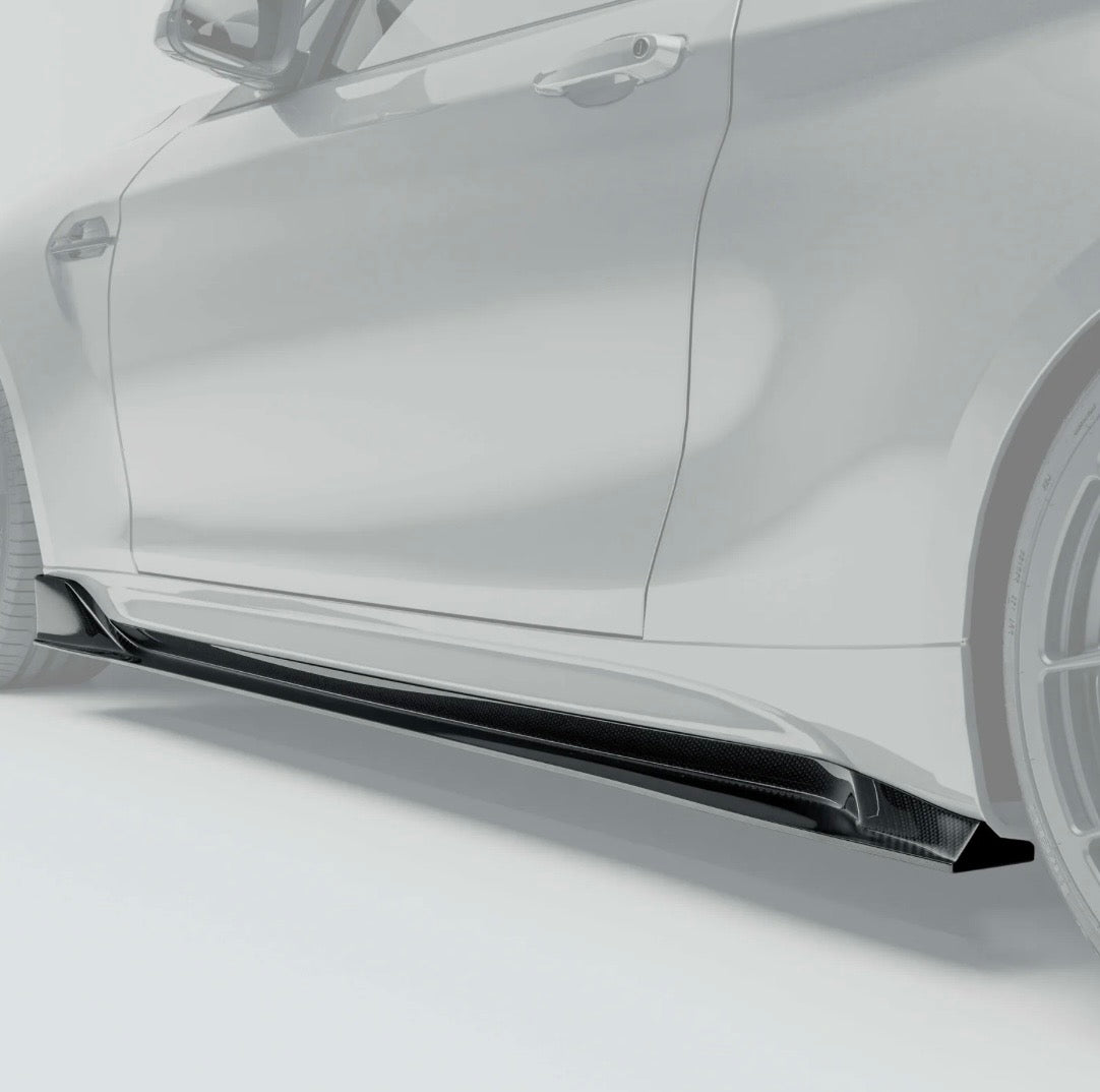 BMW M2 F87 Carbon Seitenschweller am Fahrzeug verbaut