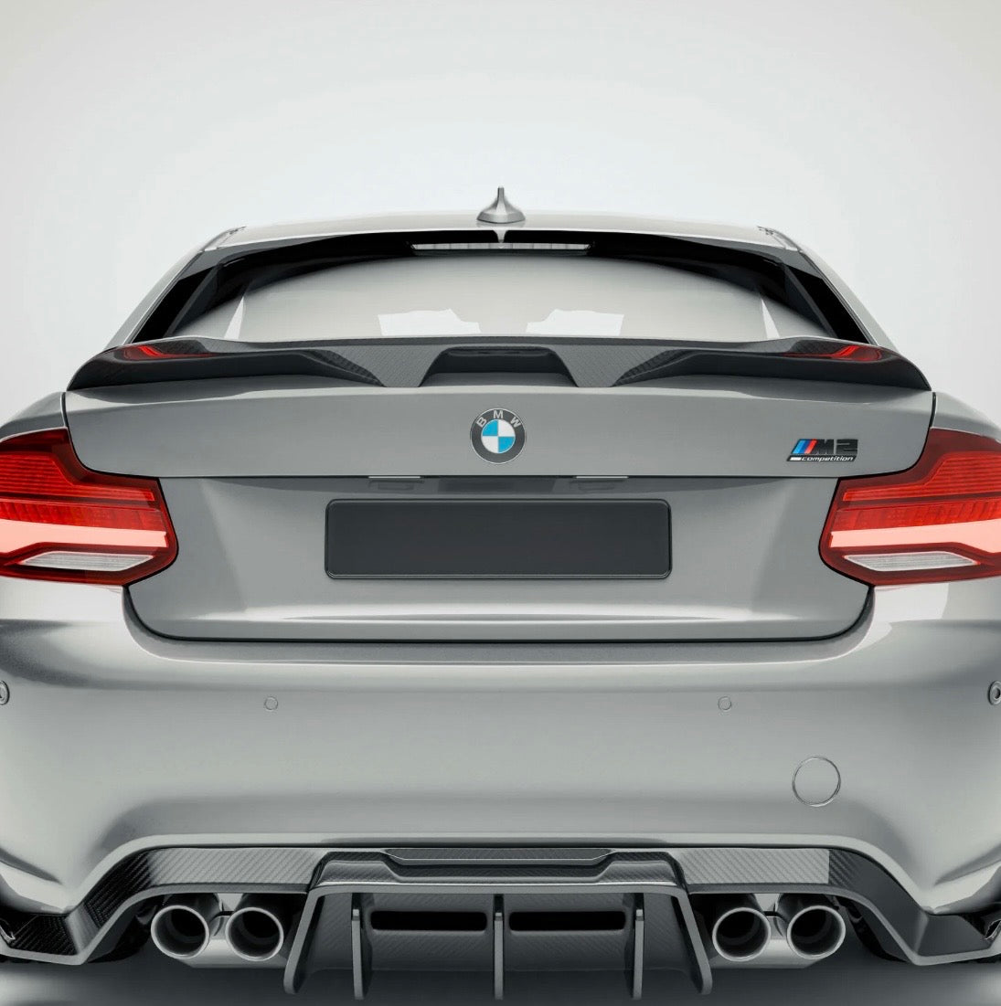 BMW M2 F87 Carbon Heckspoiler in der Heckansicht