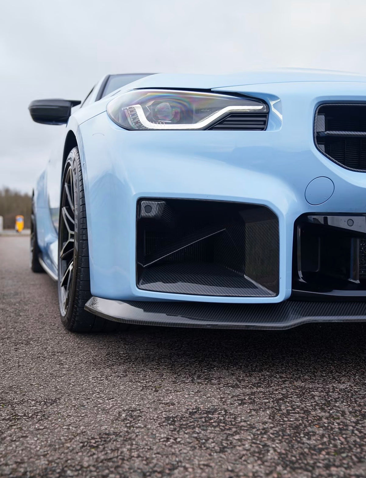 Dry-Carbon Lufteinlässe für BMW M2 G87 mit sportlichem V2 Design