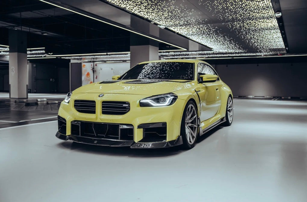 BMW M2 G87 Frontansicht mit CPG + RV V1 Carbon Einsatz