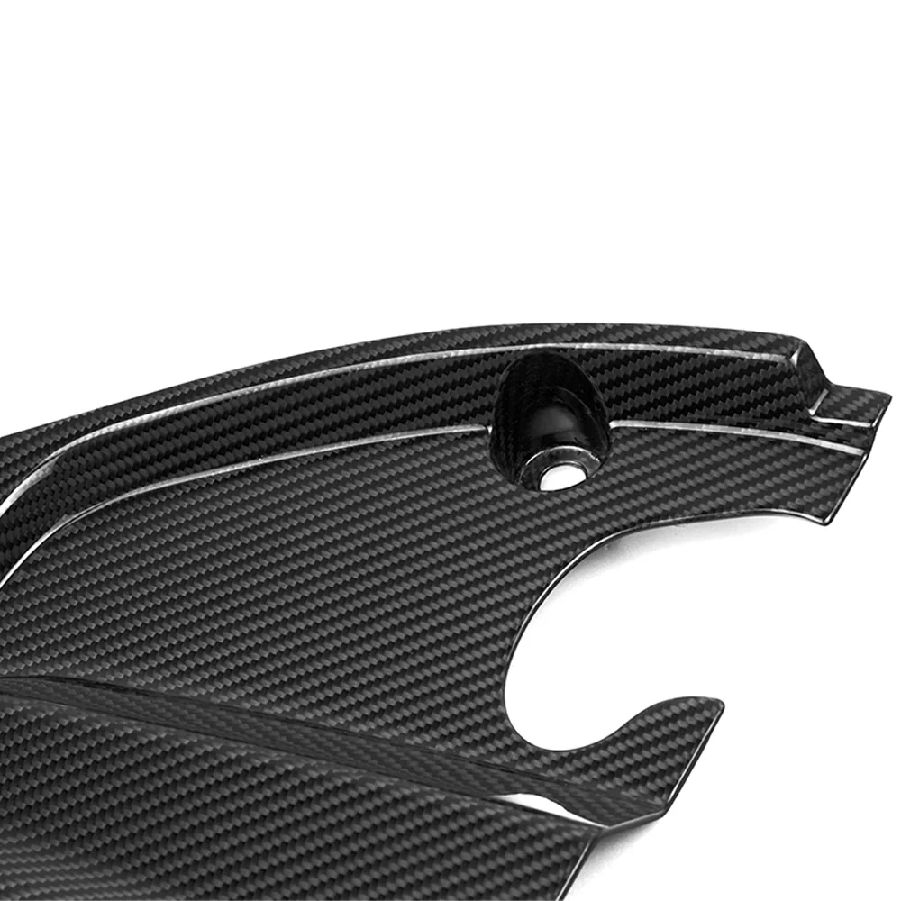 BMW M2 G87 CPG+ V2 Scheinwerferabdeckung aus Dry-Carbon – Detailansicht der Carbonstruktur