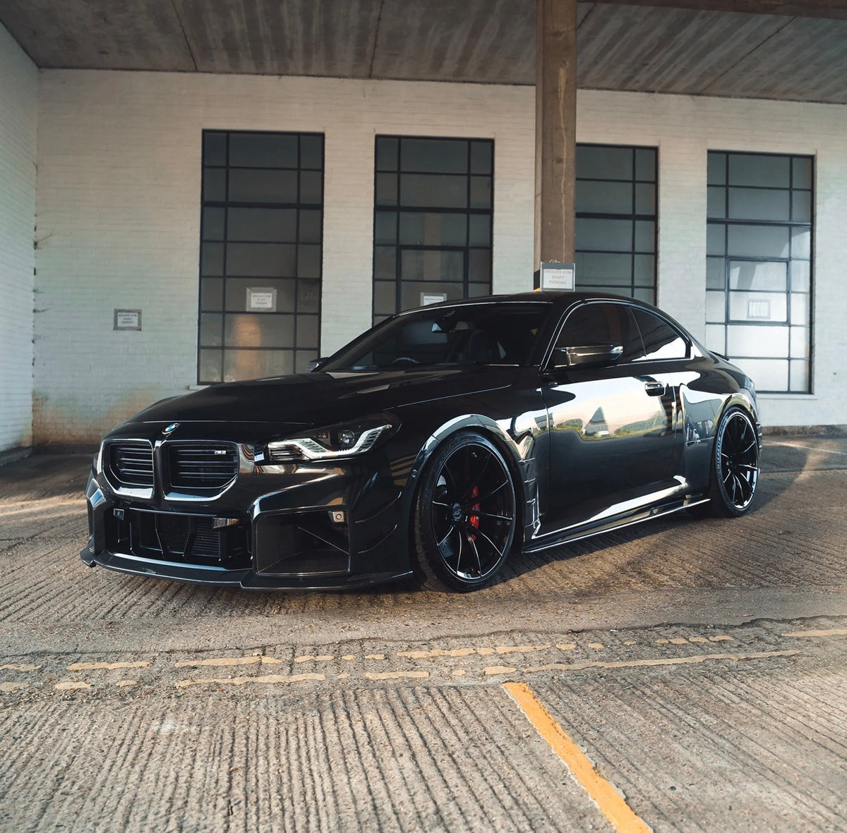 Detailaufnahme der CPG + V2 Carbon Seitenschweller am BMW M2 G87