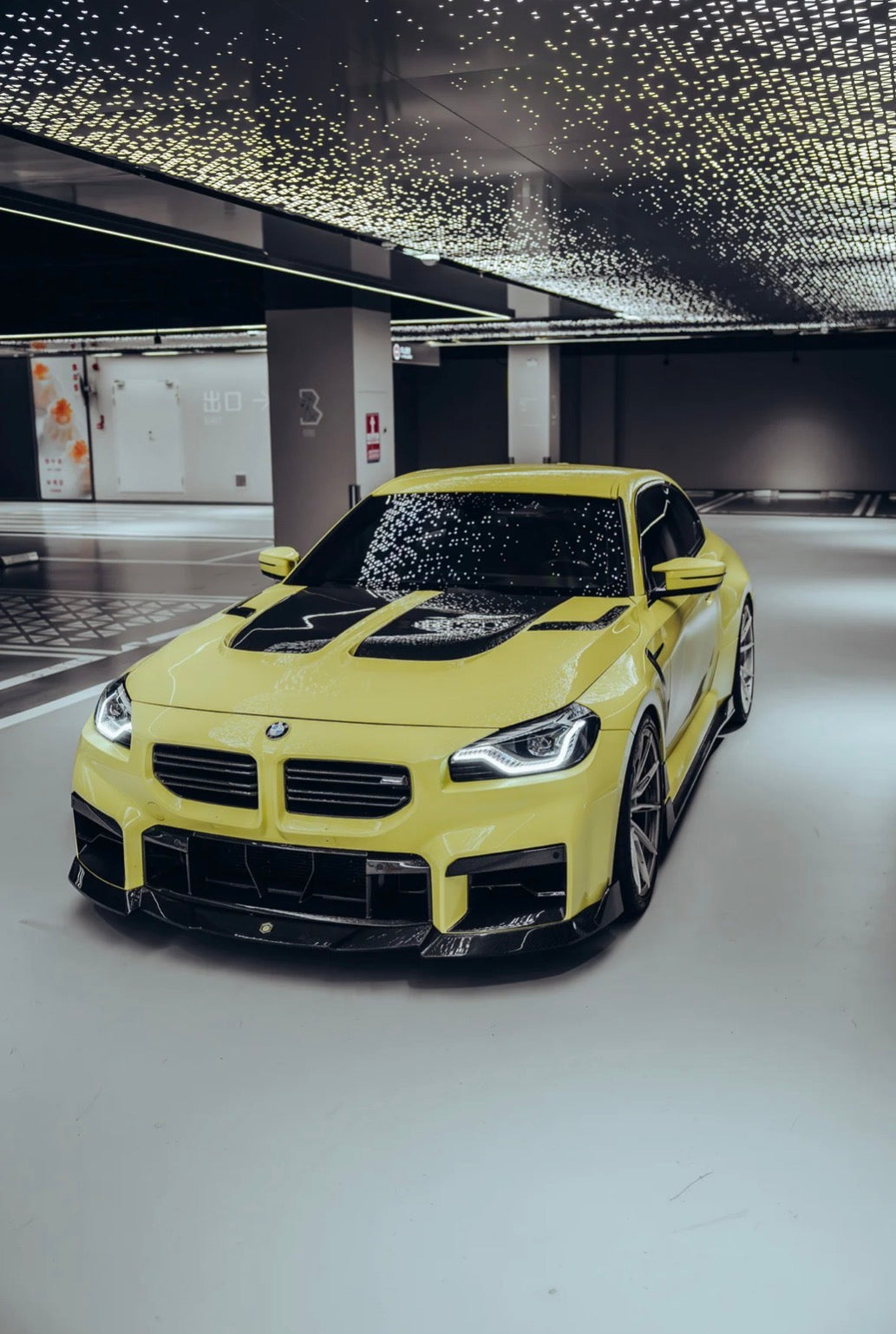 BMW M2 G87 mit CPG x RV V1 Dry-Carbon Motorhaube – Frontansicht im Motorsport-Design