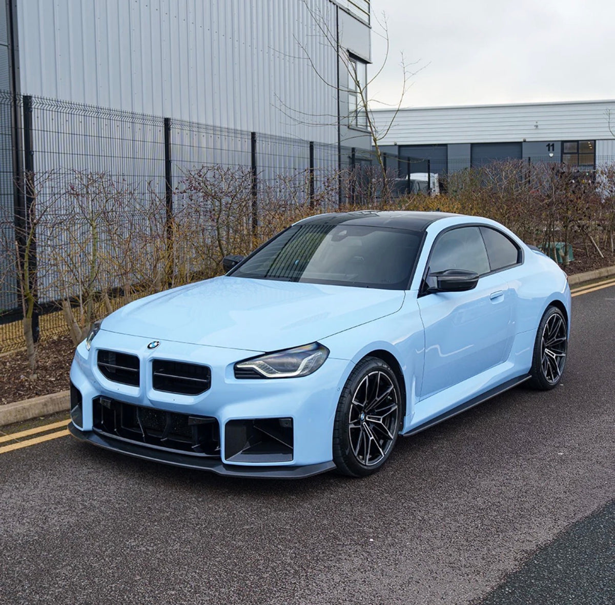     CPG+ V5 Carbon Frontlippe am BMW M2 G87 seitliche Ansicht