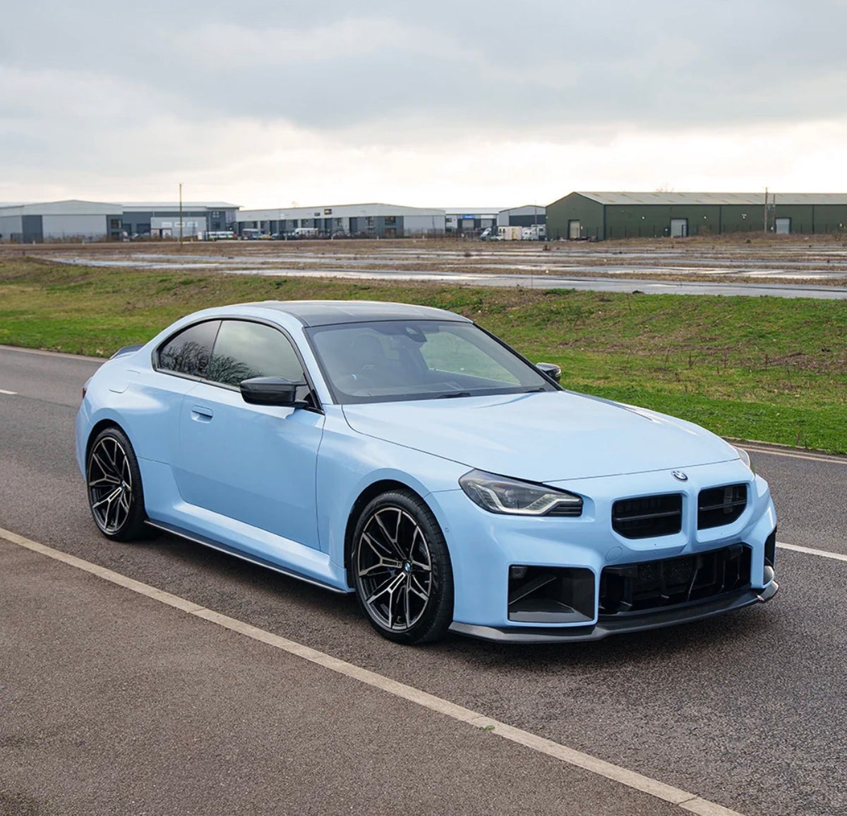     BMW M2 G87 mit montierter CPG+ V5 Carbon Frontlippe