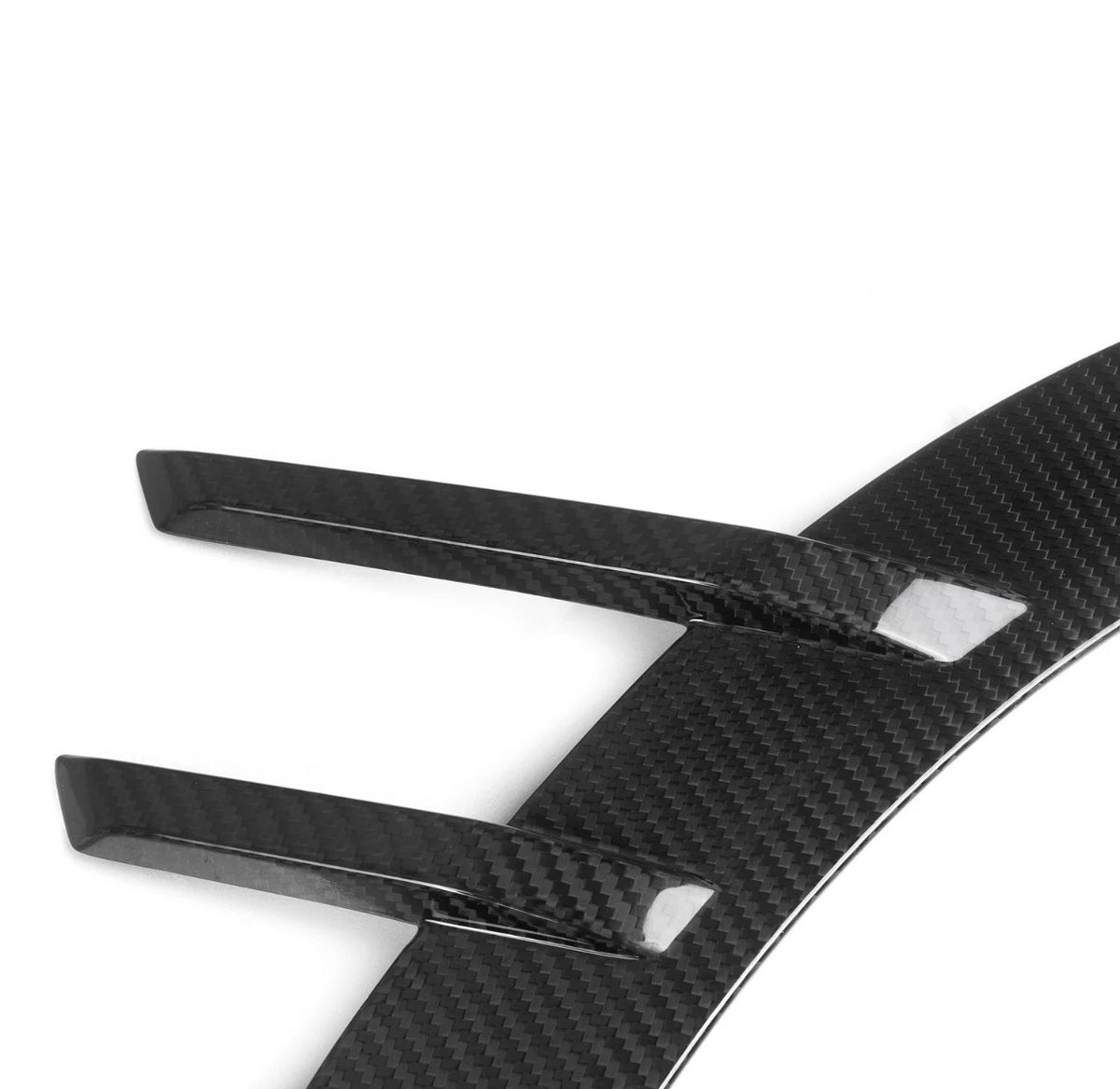 Detailaufnahme der Carbonstruktur und Finnen der V2 Kotflügelverbreiterung