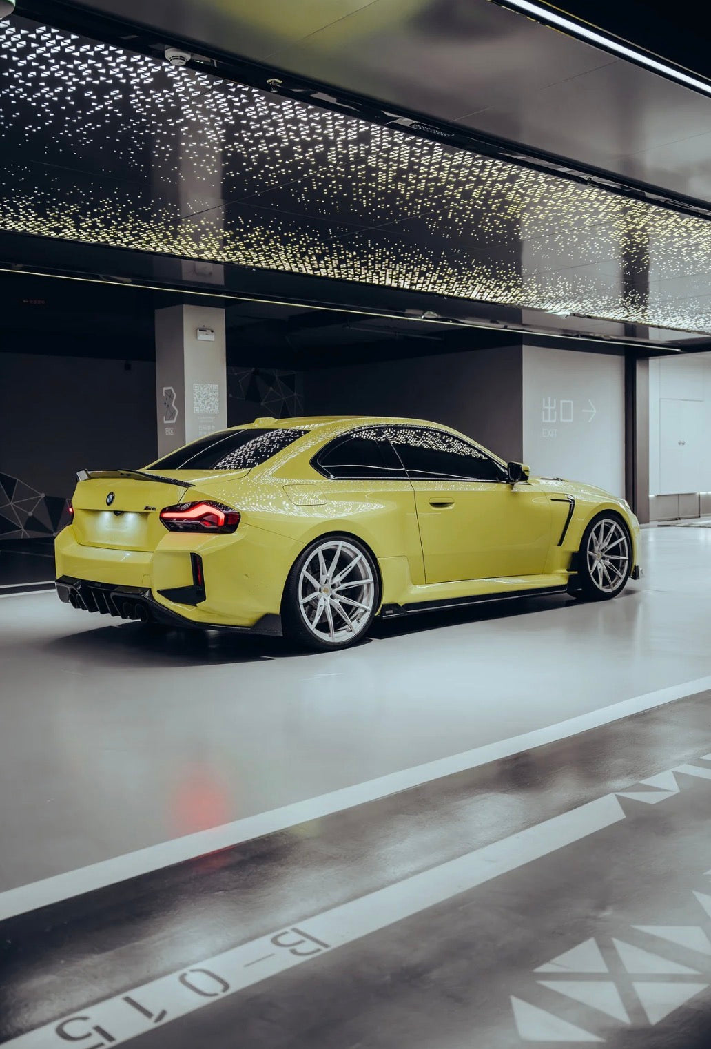 BMW M2 G87 mit RV V1 Dry-Carbon Heckspoiler – Motorsport Body kit