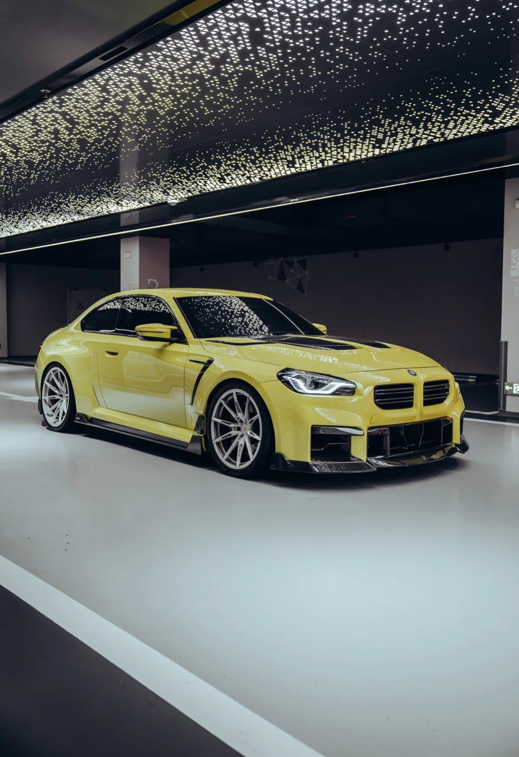 CPG+ RV V1 Kotflügel am gelben BMW M2 G87 – Front- und Seitenansicht
