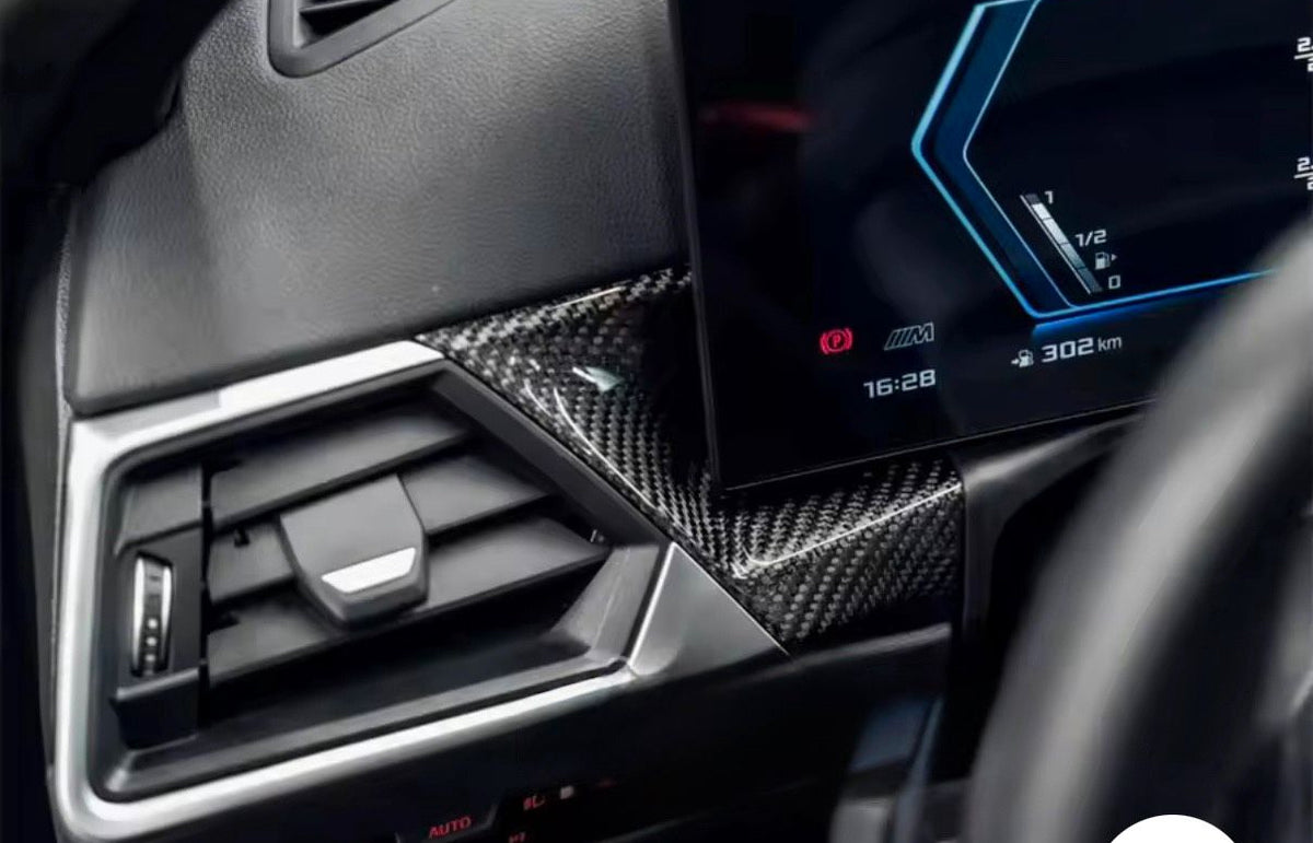 BMW M3 G80 Facelift Carbon Instrumentenumrandung am Armaturenbrett