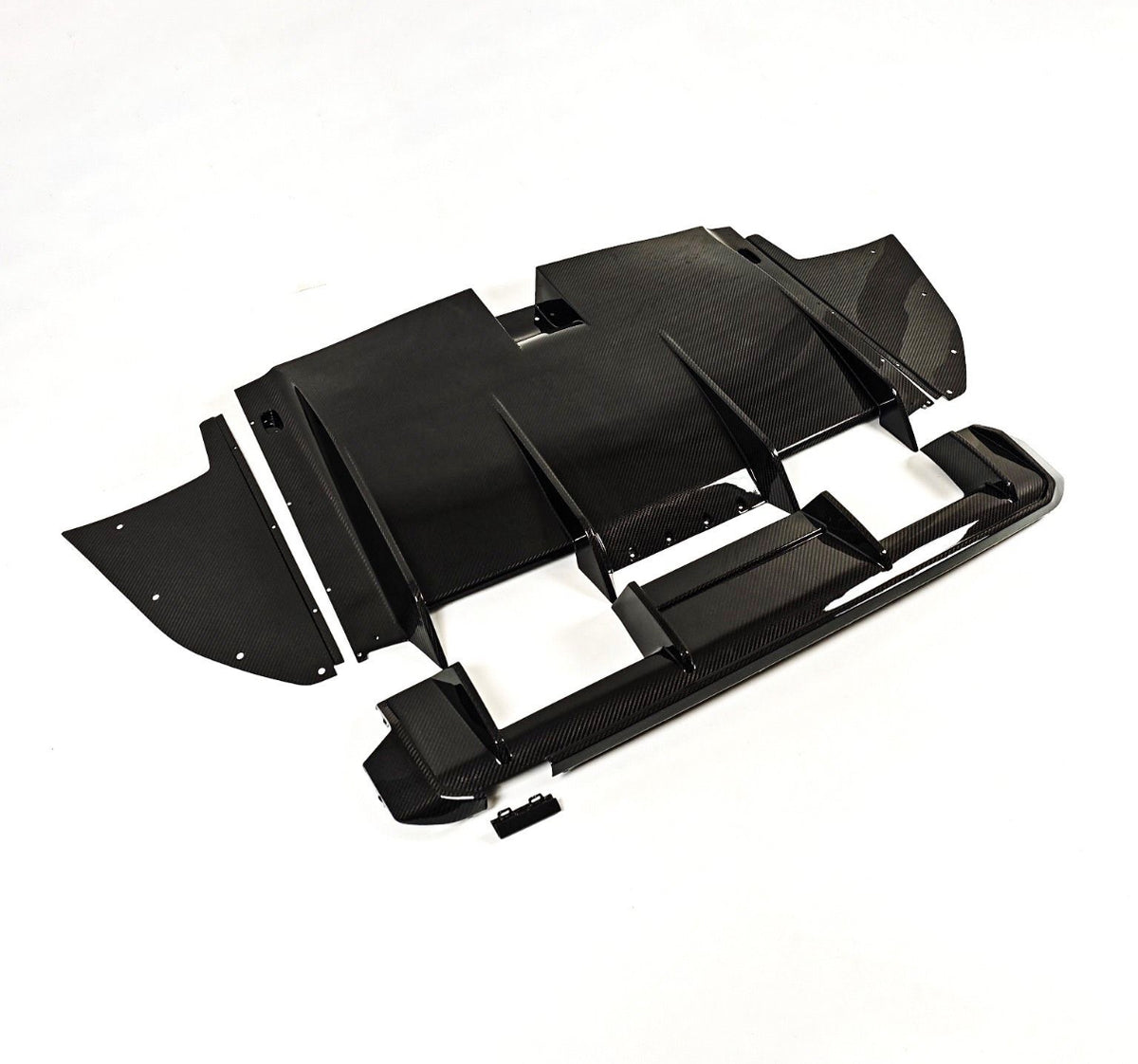 CPG+ V5 Heckdiffuser aus Dry-Carbon passend für BMW M3 G80 und M4 G82 – Carbon Body Kit Produktansicht