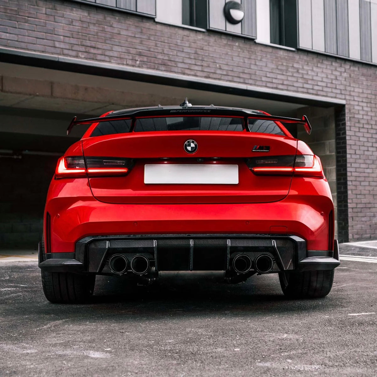 BMW M3 G80 mit MP V2 Carbon Heckdiffuser in Heckansicht
