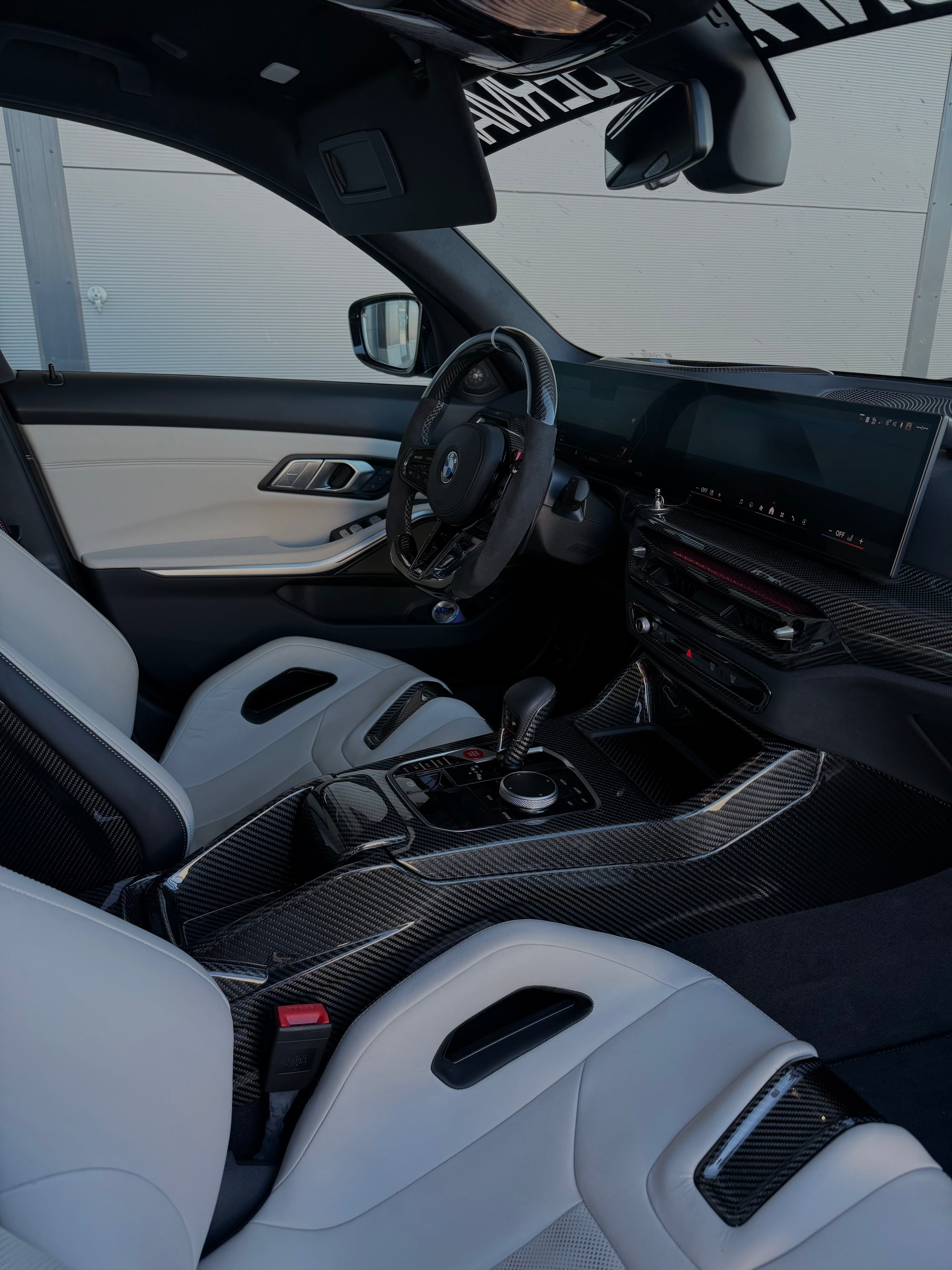 V2 Carbon Schaltknauf Cover im BMW M3 G80 – sportliches Carbon-Interieur
