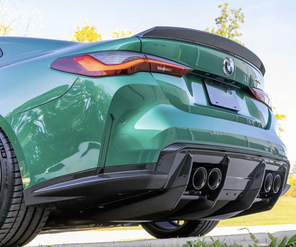 BMW M3 G80 mit montiertem CPG+ V5 Dry-Carbon Heckdiffuser – sportliche Heckansicht mit Carbon Body Kit