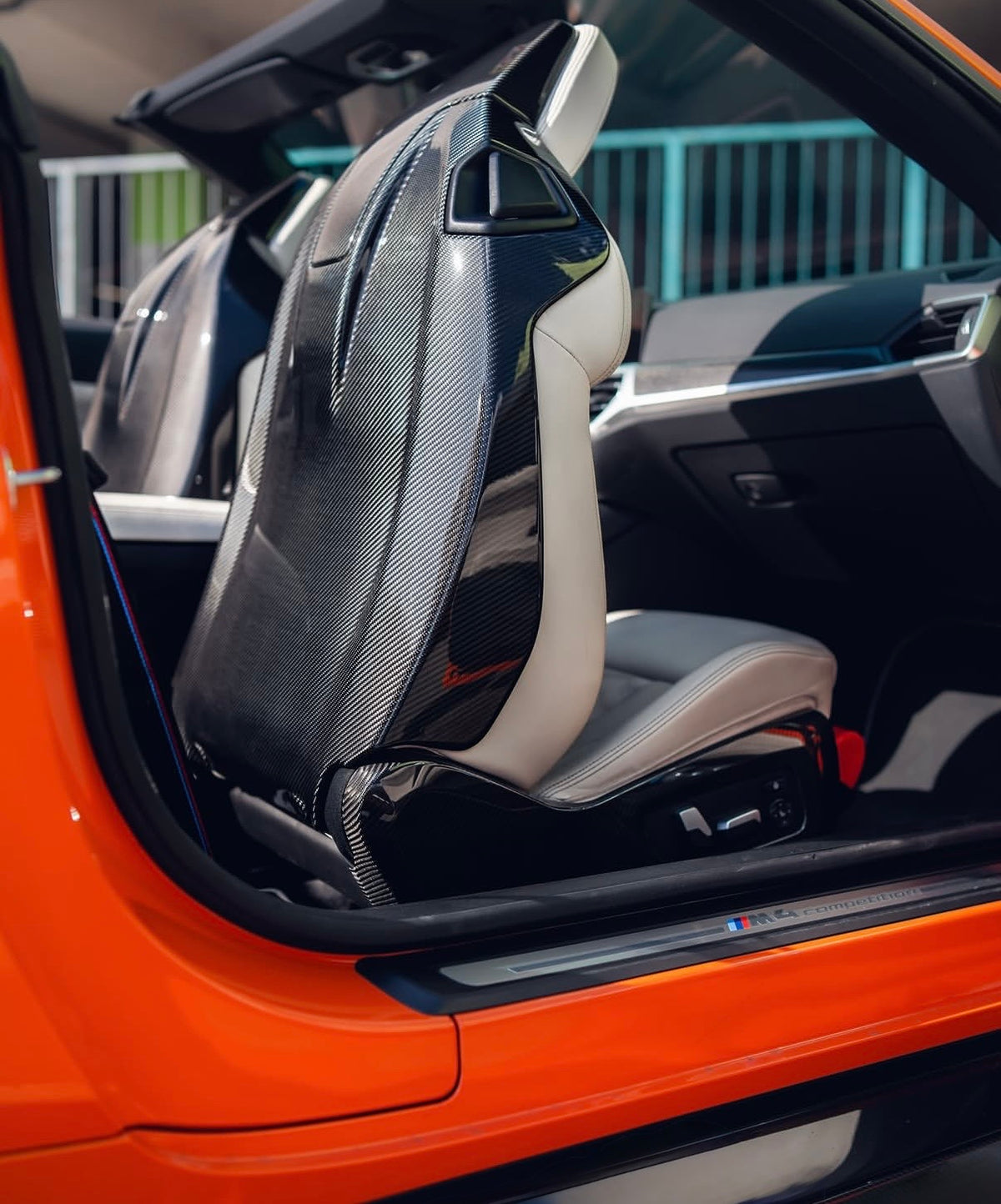 BMW M4 Carbon Sitzschalen Cover eingebaut