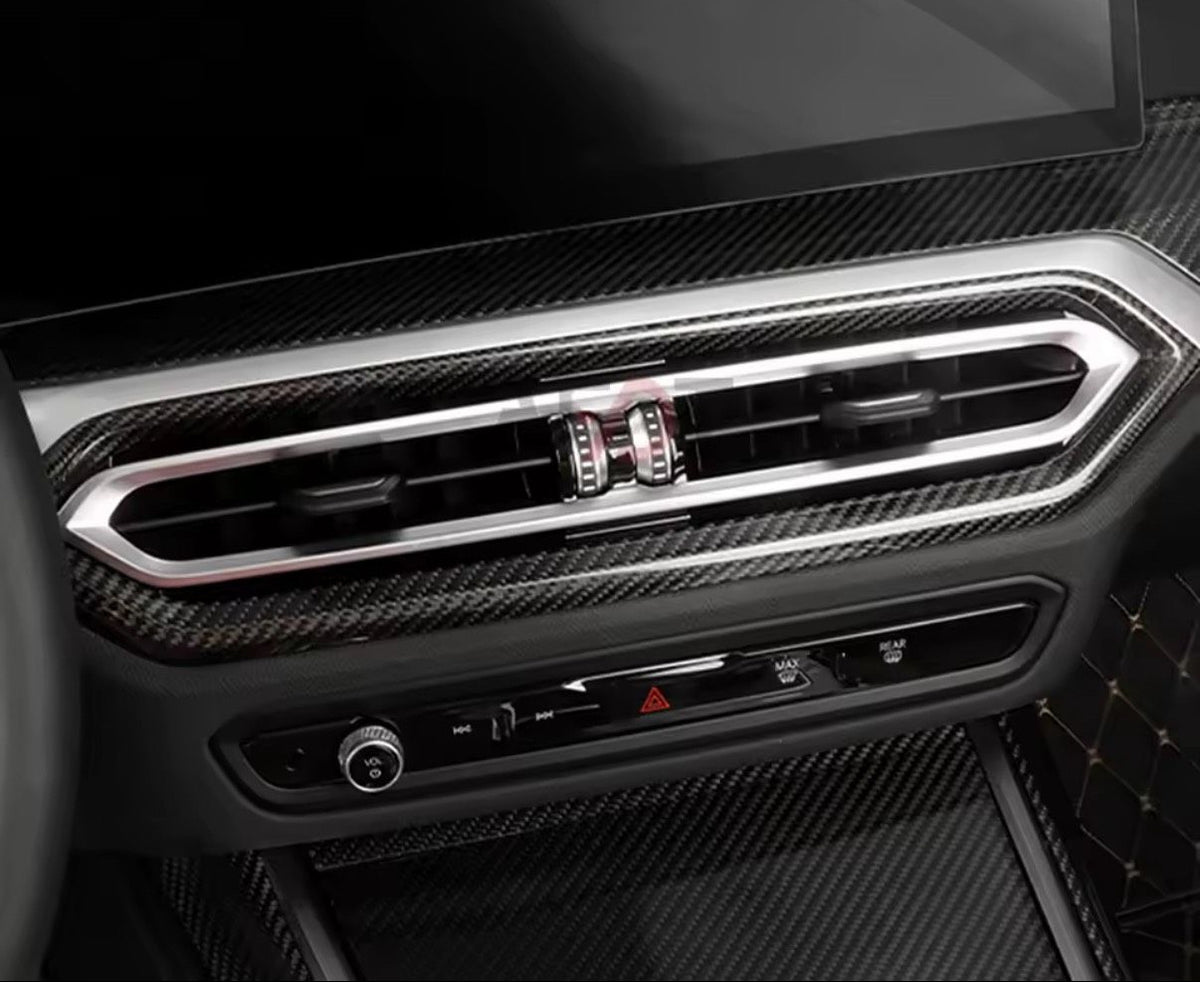 BMW M4 G82 ID8 Innenraum mit sportlicher Carbon Lüftungsverkleidung und hochwertiger Carbonoptik
