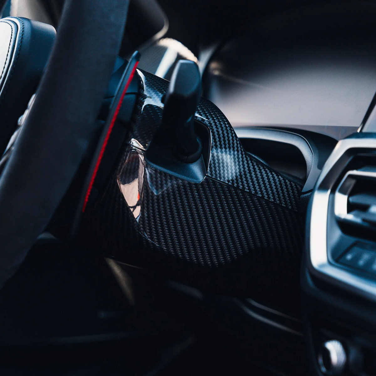 BMW M4 G82 Carbon Lenksäulenabdeckung im Innenraum