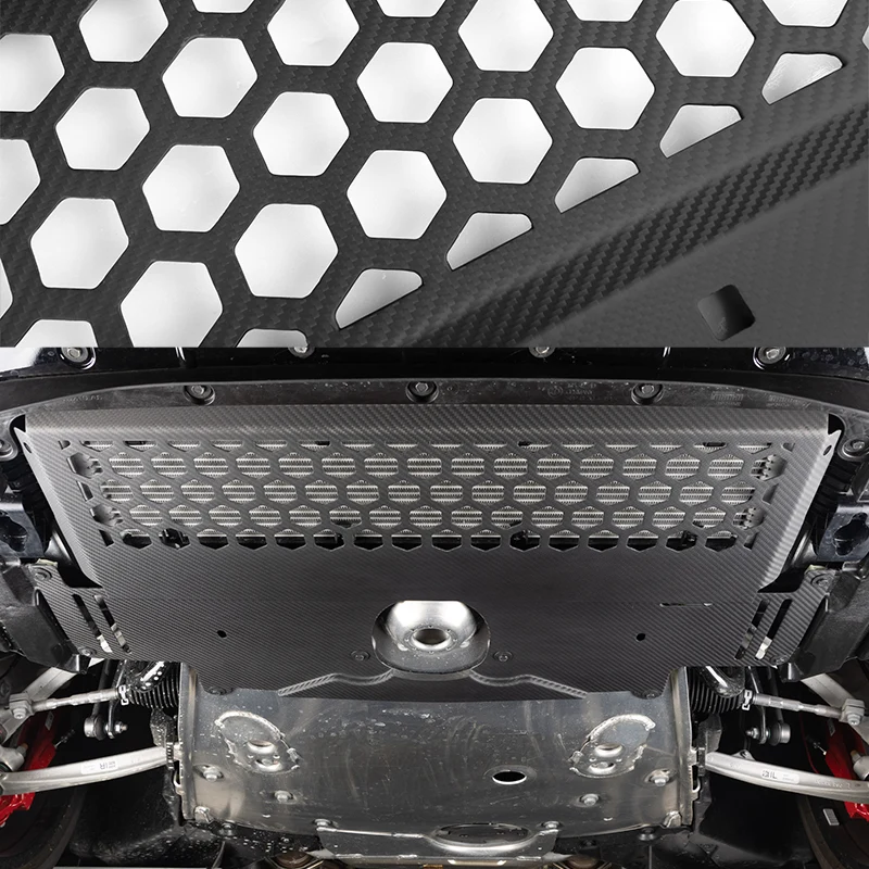 CPG+ V2 Dry-Carbon Ölkühlerschutz am BMW M Modell montiert – Detailansicht des Unterbodens