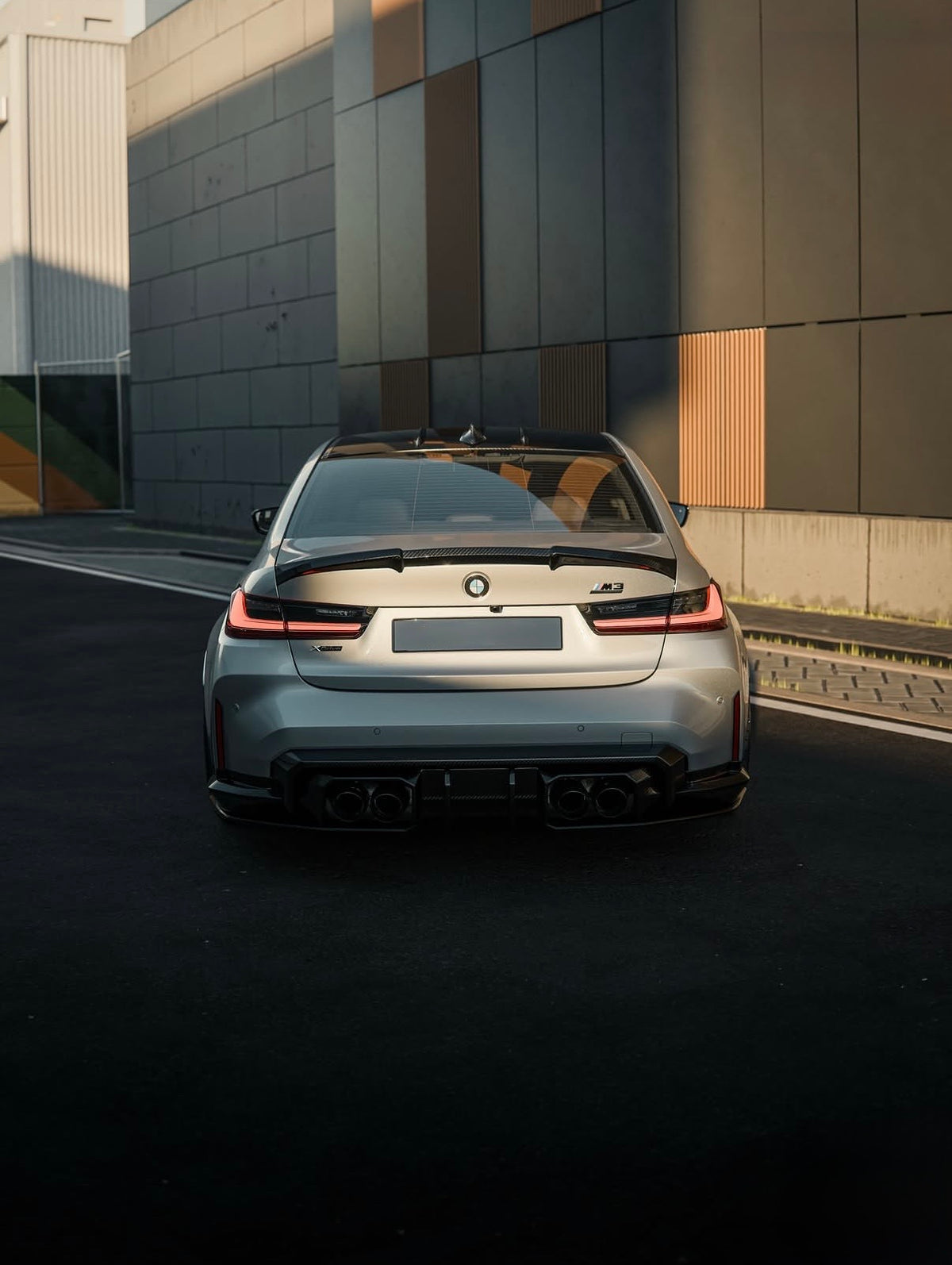 BMW M4 G82 Coupé mit sportlichem Heckdiffuser und Carbon-Aerodynamik