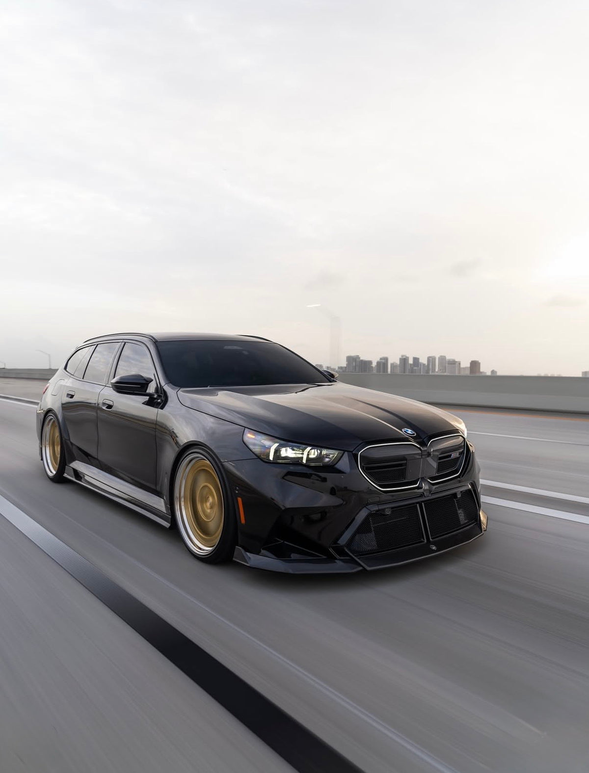 BMW M5 G90 mit CPG+ RV V1 Dry-Carbon Stoßstangeneinsatz