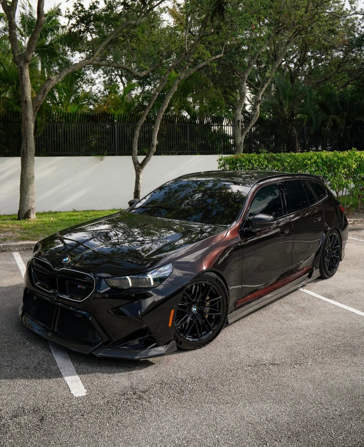 BMW M5 G90 schwarz mit CPG+ RV V1 Carbon Frontlippe