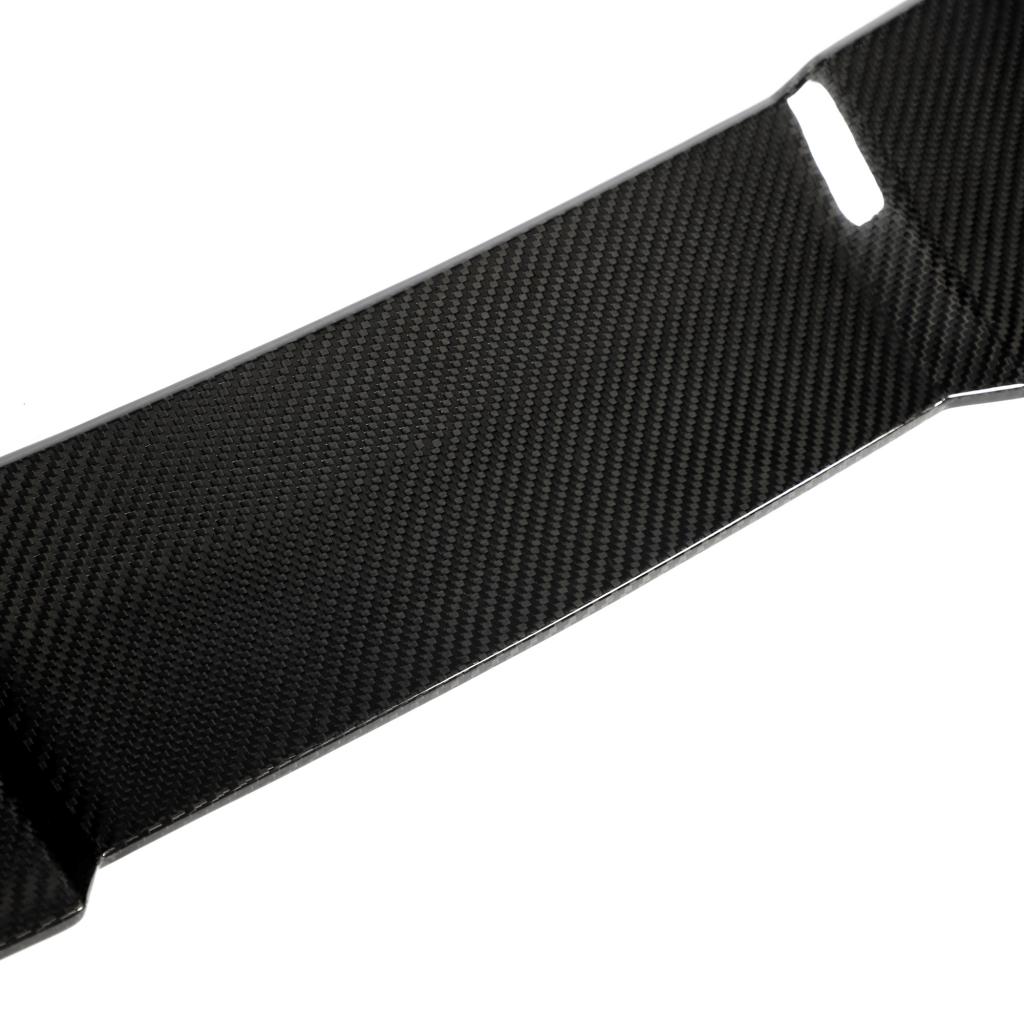 Detailansicht des V5 Dry-Carbon Dachspoilers für BMW M5 G99