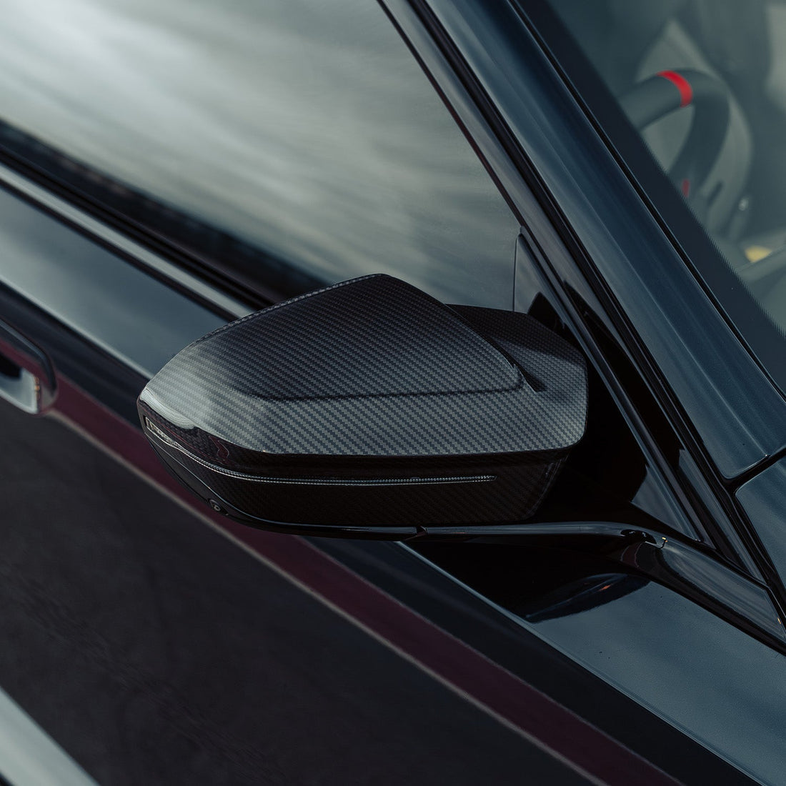Performance Spiegelkappe aus Dry-Carbon passend für BMW – montierte Fahrzeugansicht