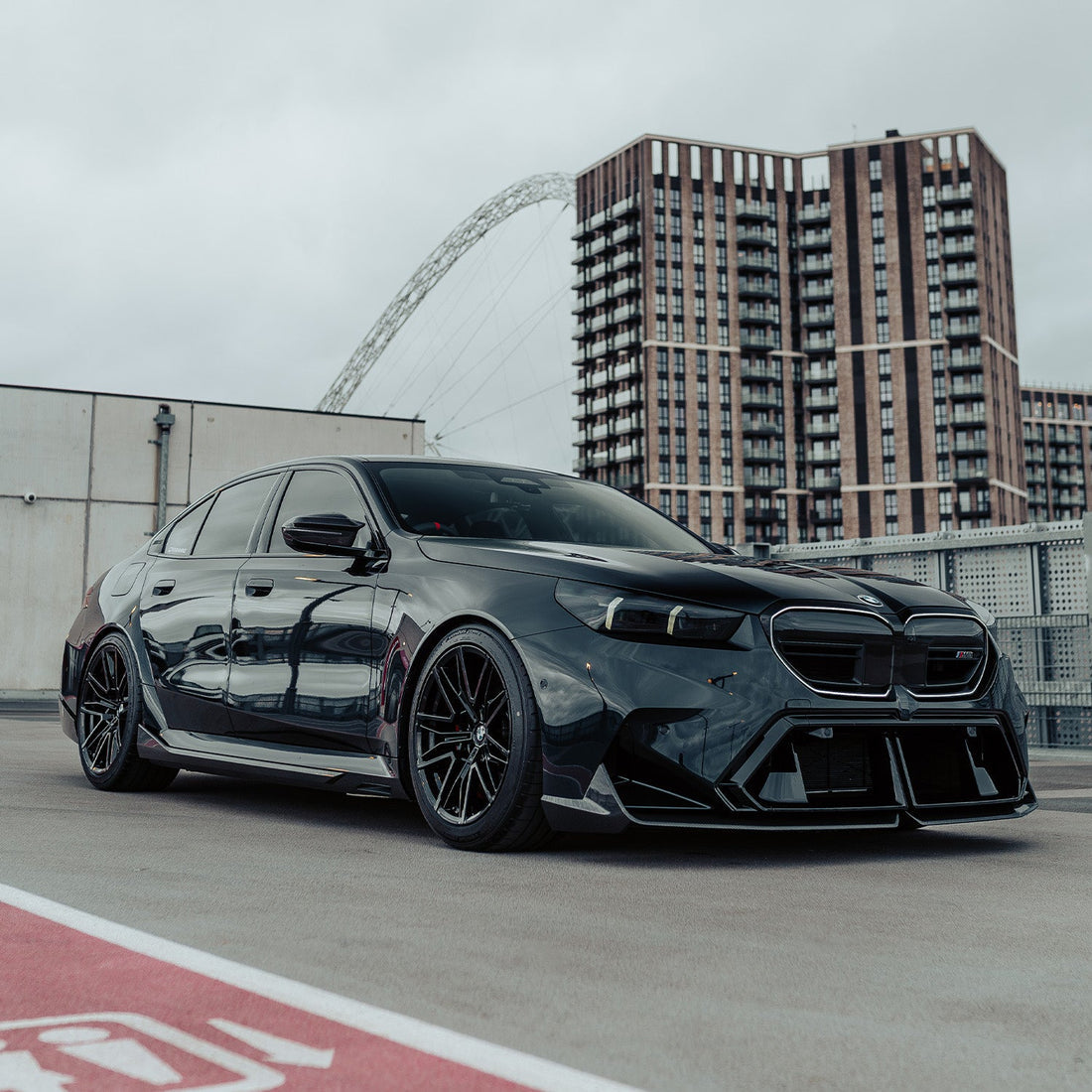 BMW mit sportlichen Performance Spiegelkappen aus Dry-Carbon von CarbonPartsGermany