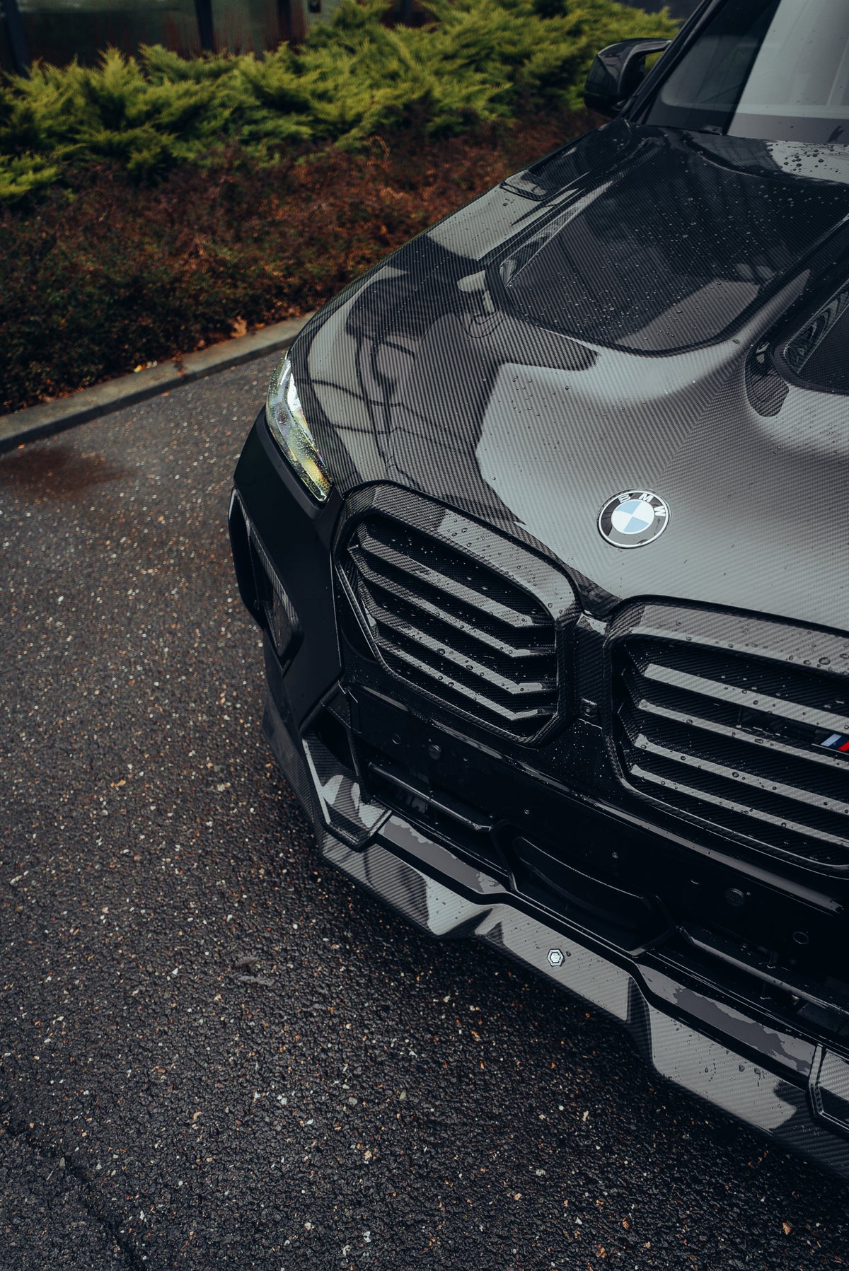 BMW X5 M F95 LCI mit Carbon Parts Germany Dry-Carbon Exterieur Kit