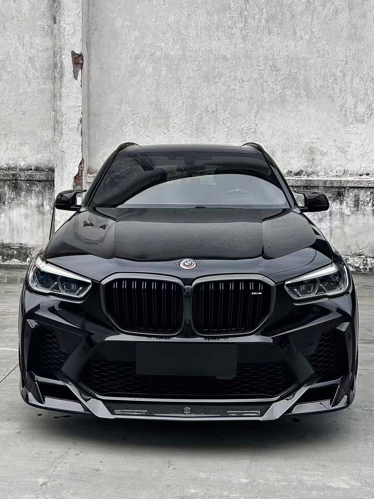 BMW X5 M F95 Pre-LCI Frontansicht mit RV Dry-Carbon Frontlippe